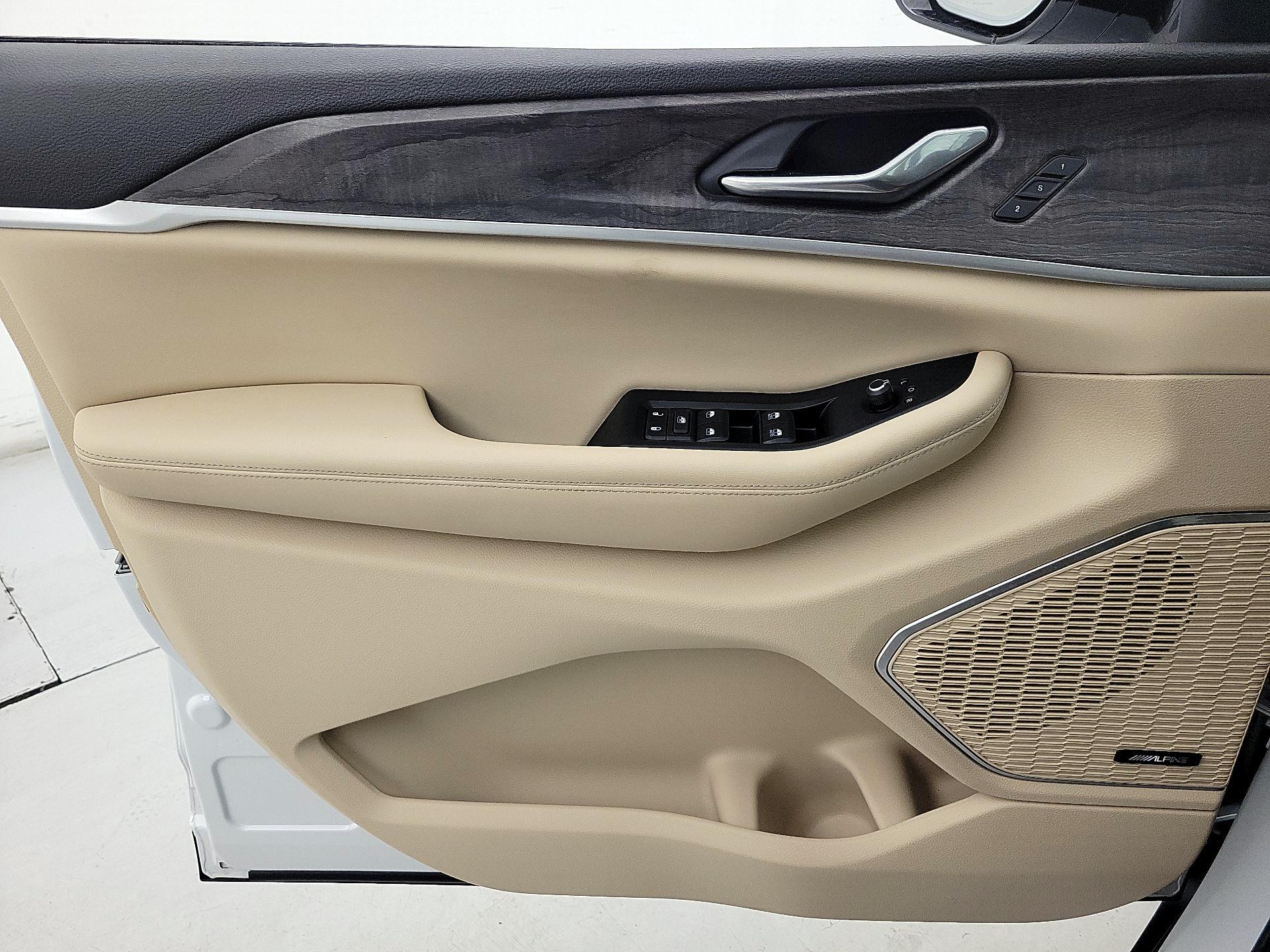 Thumbnail: 2022 Jeep Grand Cherokee - 12