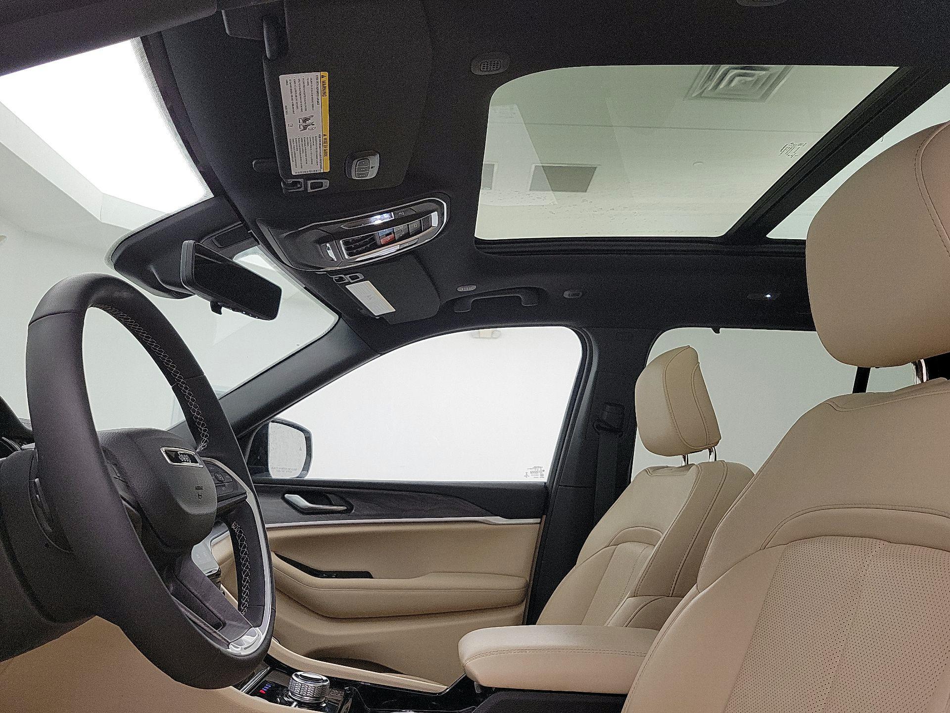 Thumbnail: 2022 Jeep Grand Cherokee - 20