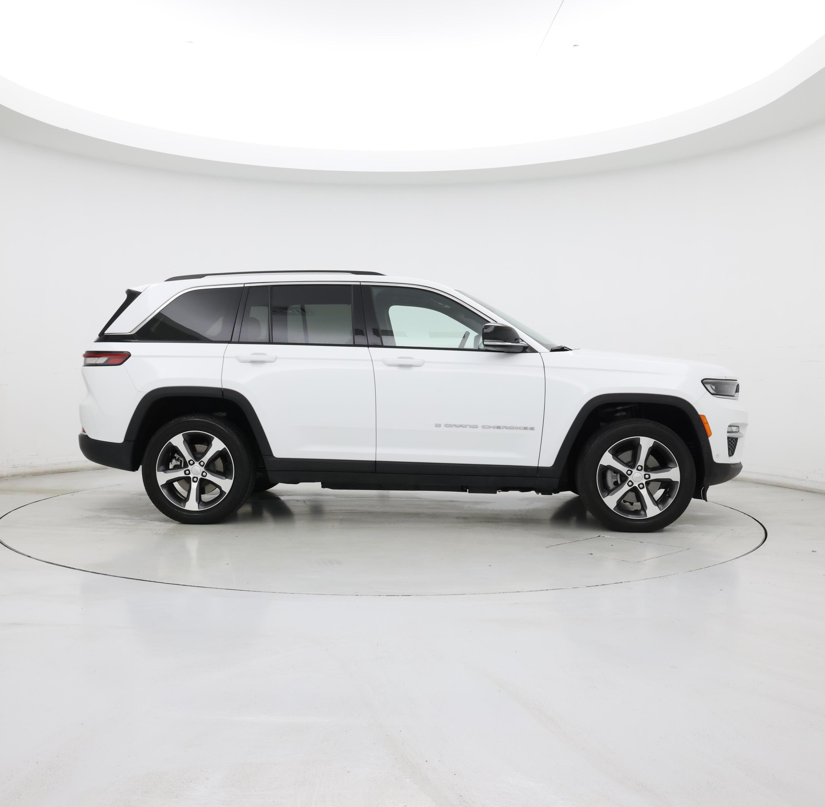Thumbnail: 2022 Jeep Grand Cherokee - 7