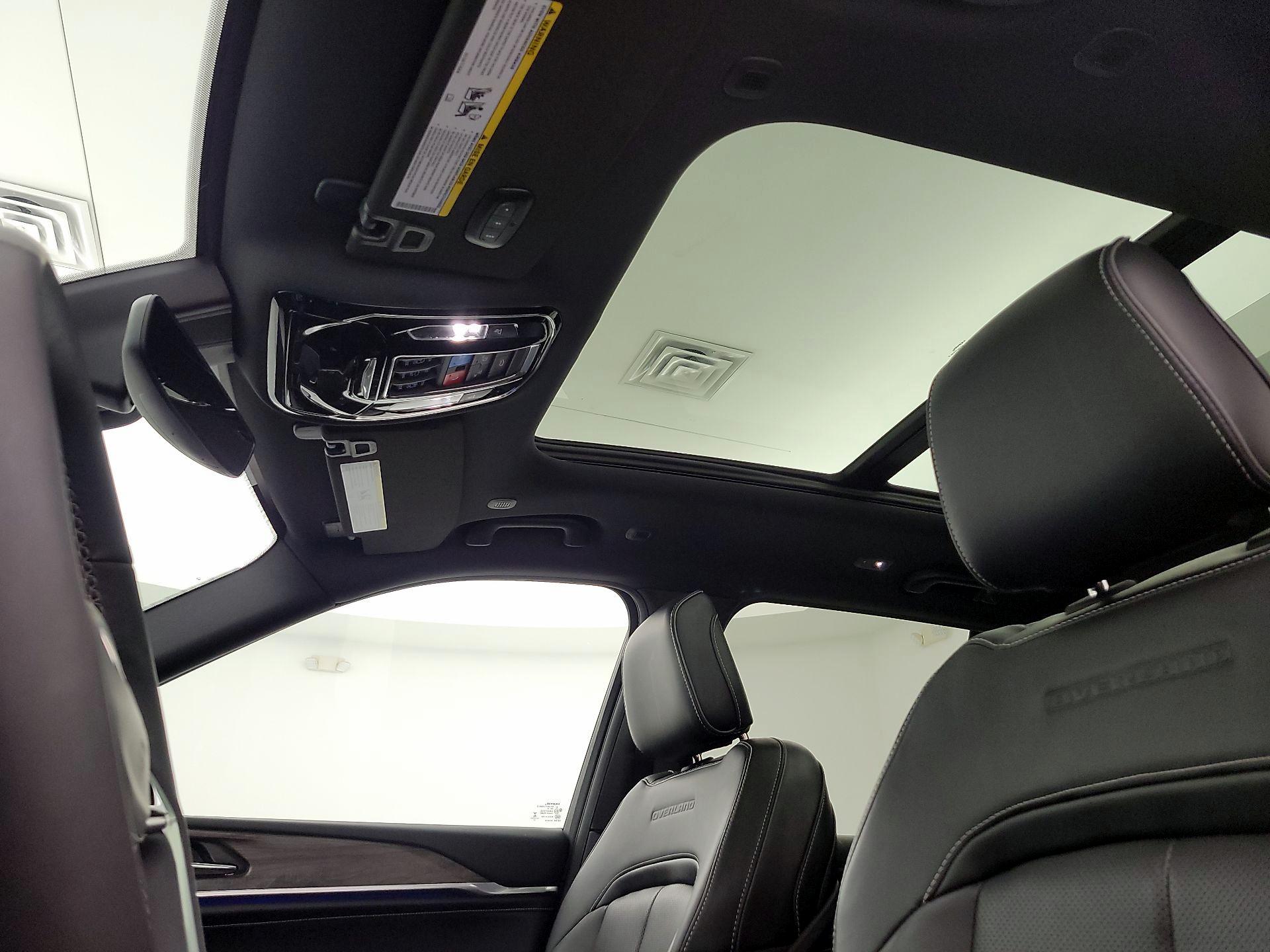 Thumbnail: 2022 Jeep Grand Cherokee - 20