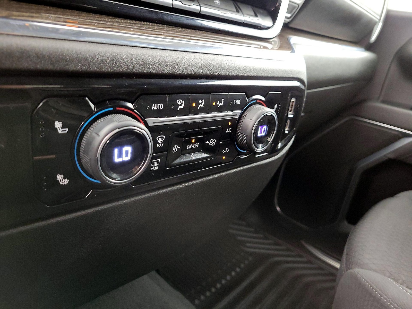 2023 Chevrolet Silverado 1500 LT - Photo 18