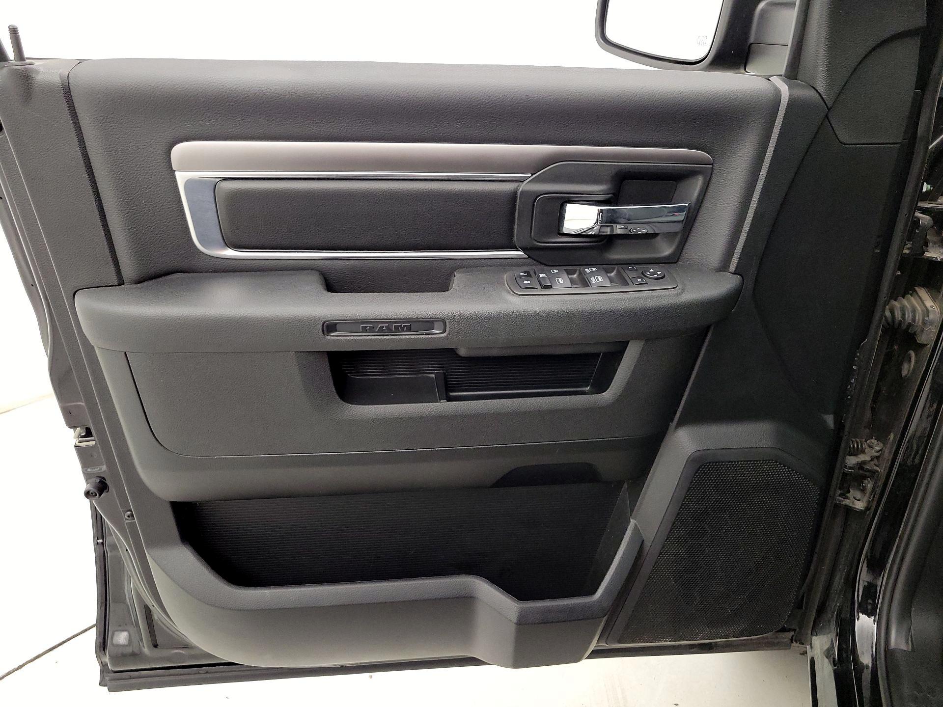 Thumbnail: 2022 RAM 1500 Classic - 12