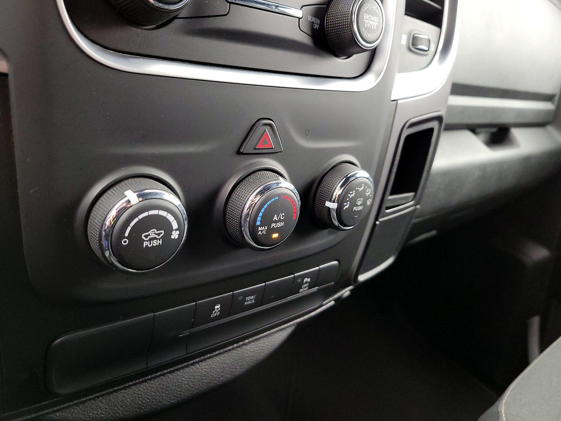 Thumbnail: 2022 RAM 1500 Classic - 16