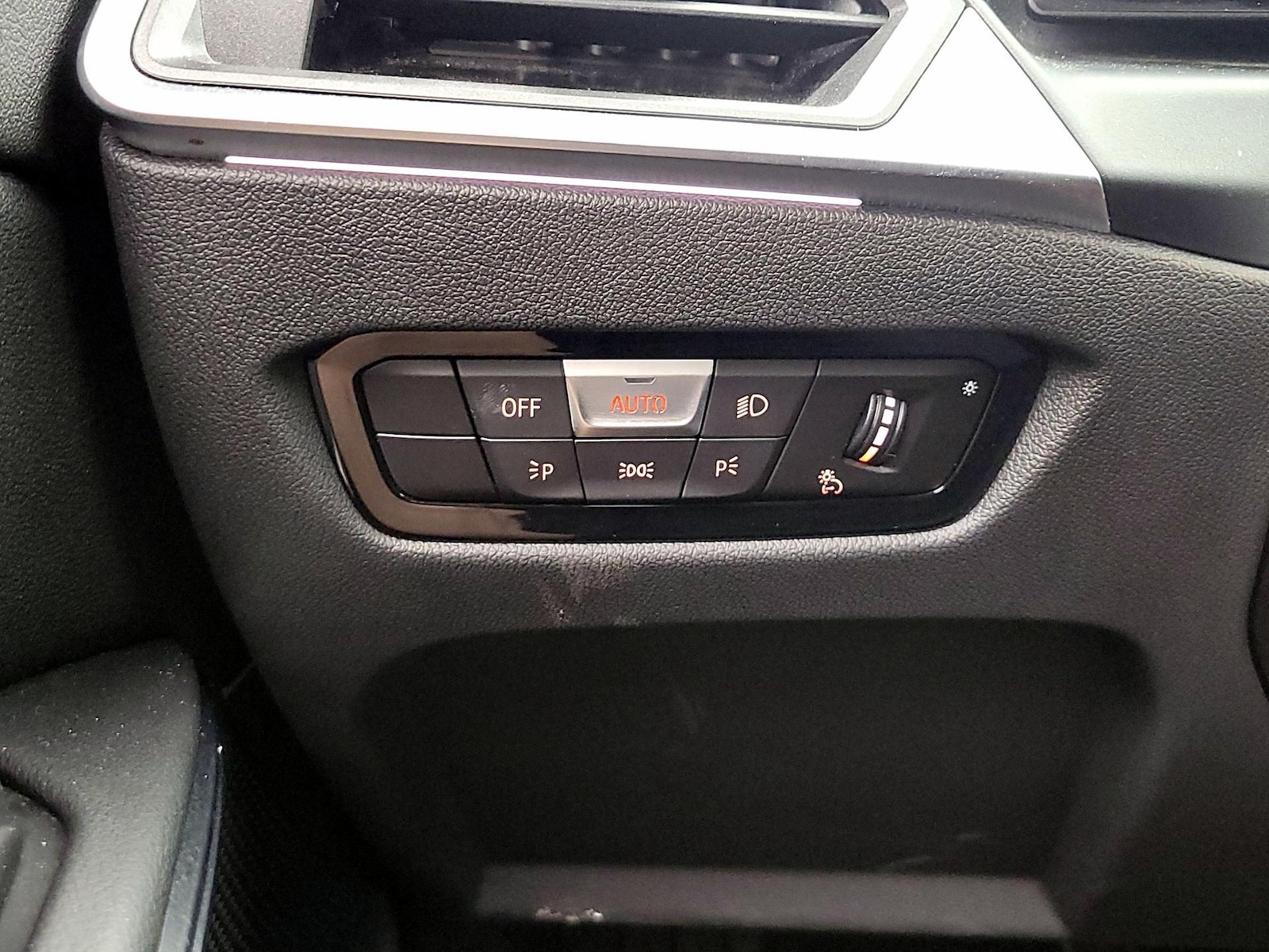 2024 BMW 3 Series 330i - Photo 14