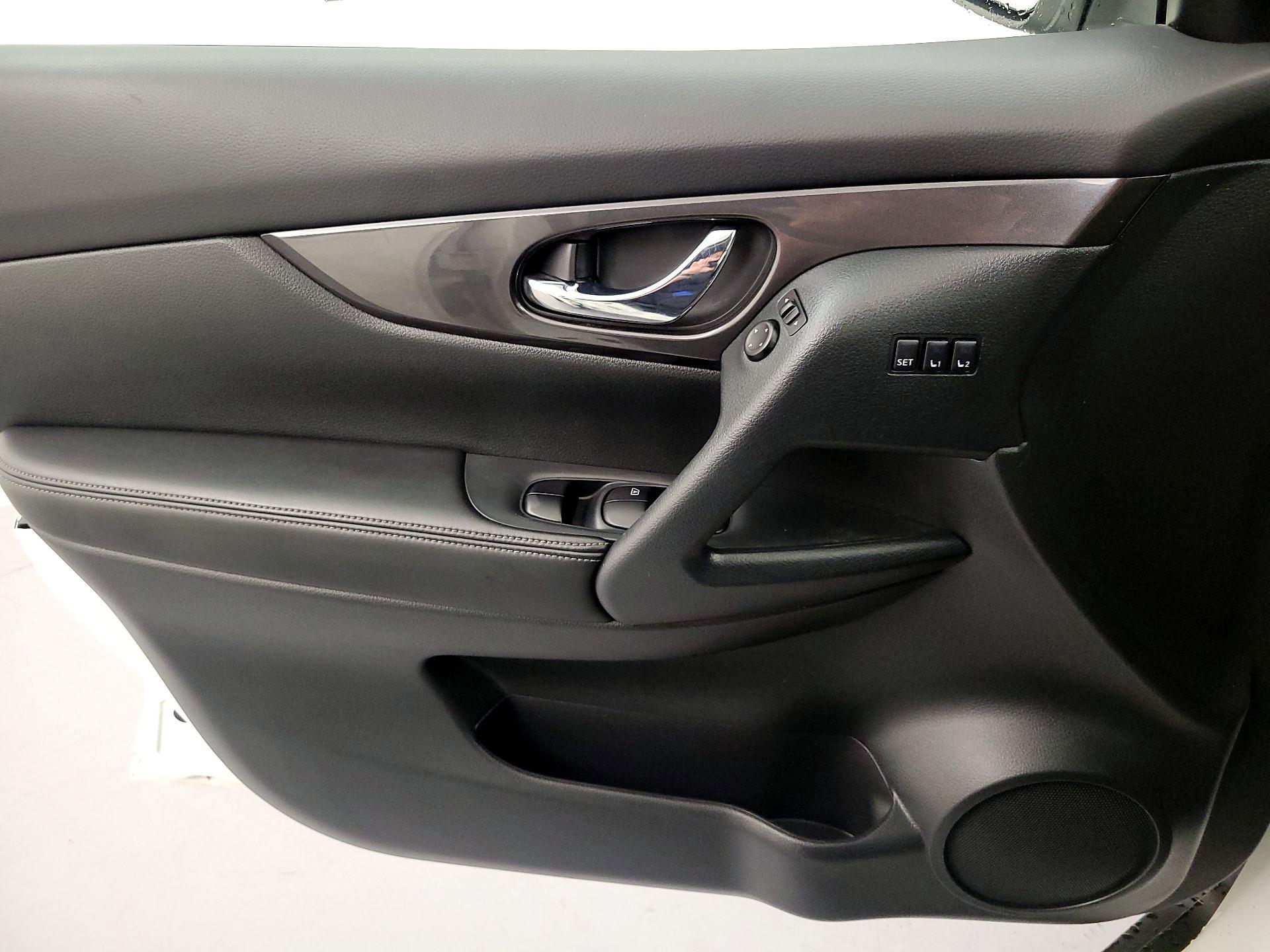Thumbnail: 2020 Nissan Rogue - 12