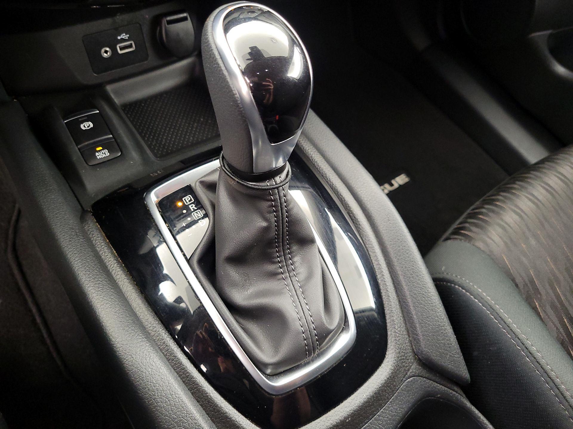 Thumbnail: 2020 Nissan Rogue - 18