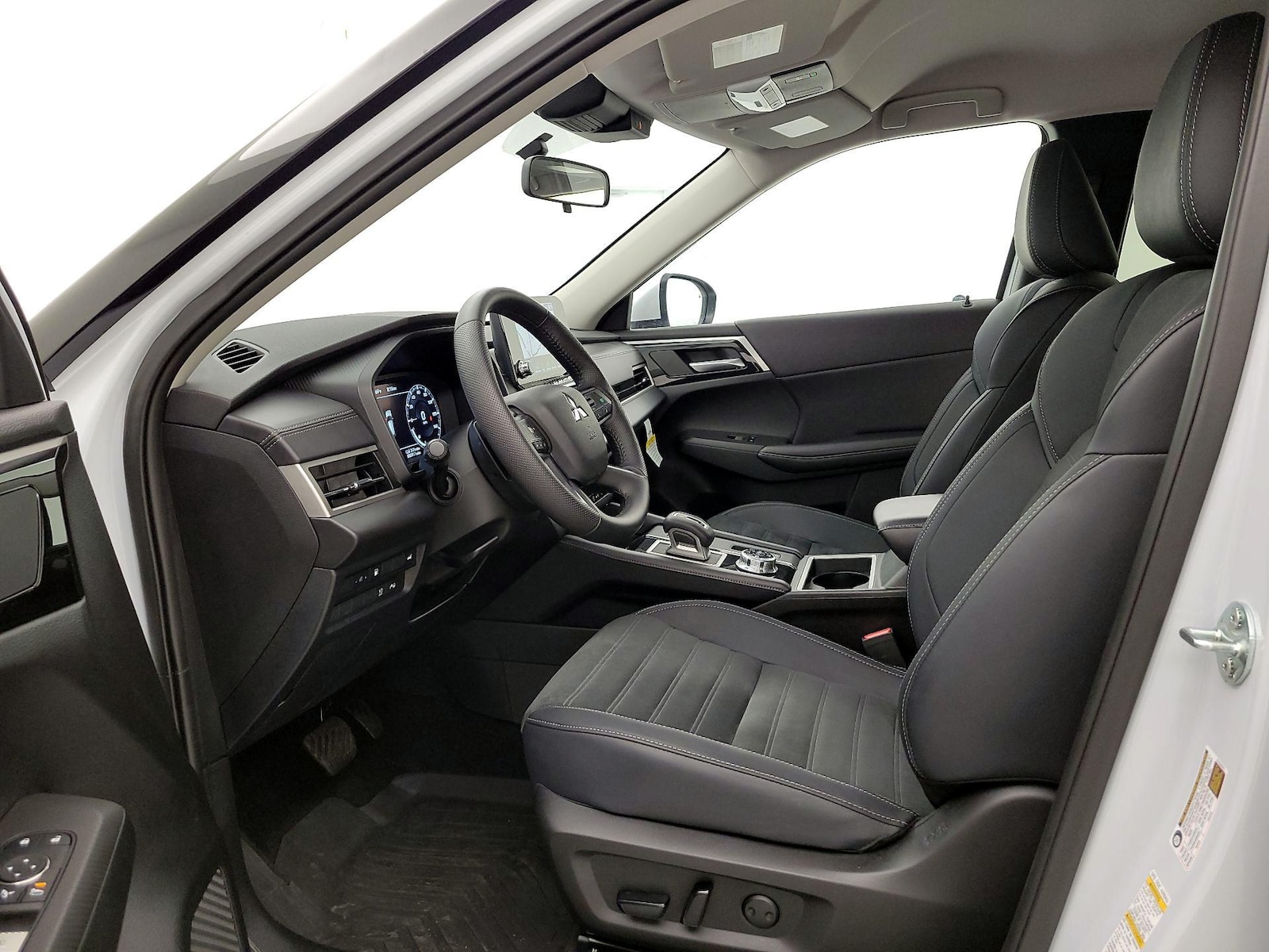 2025 Mitsubishi Outlander Plug-in Hybrid SE - Photo 12