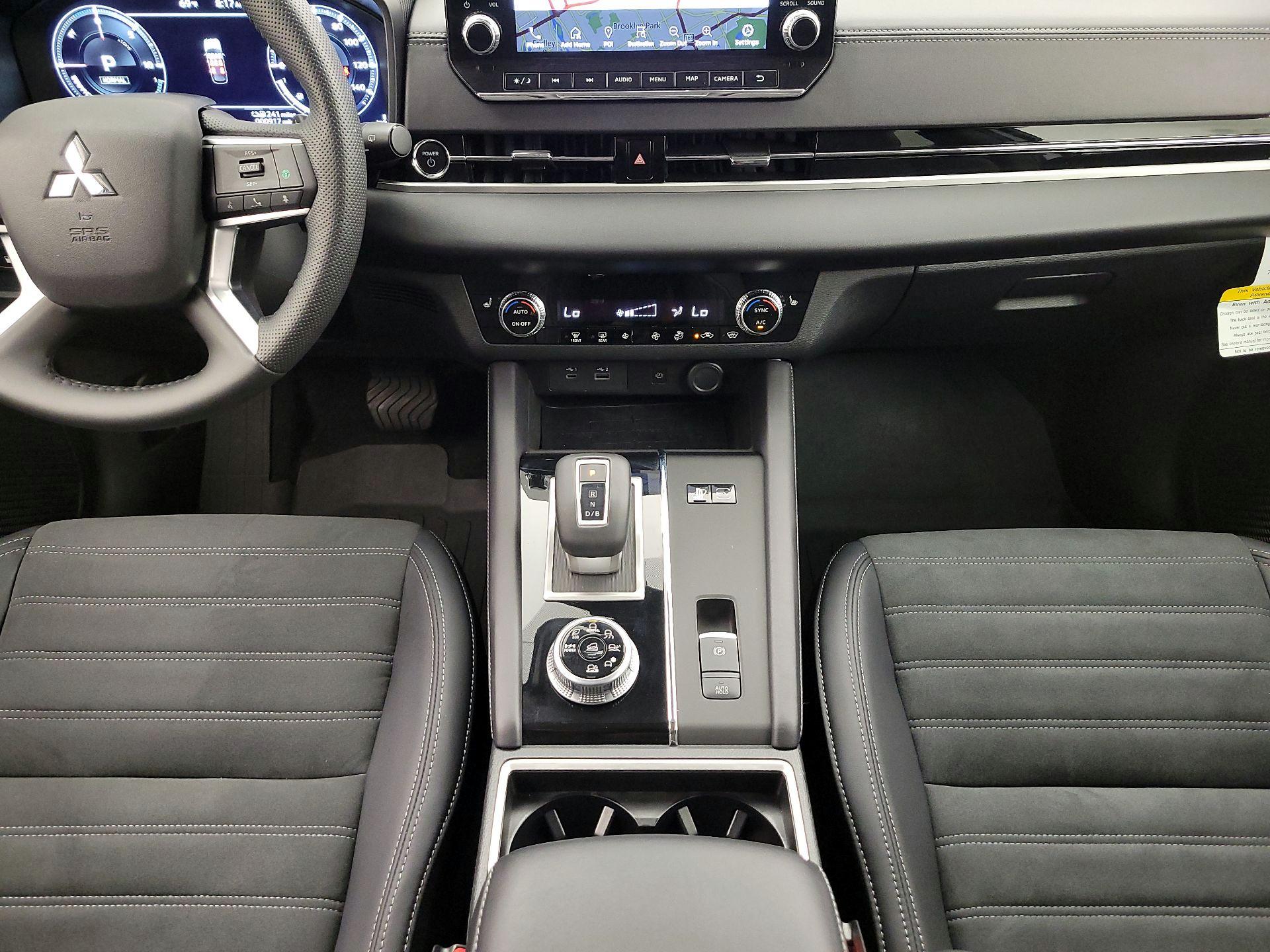 Thumbnail: 2025 Mitsubishi Outlander - 18