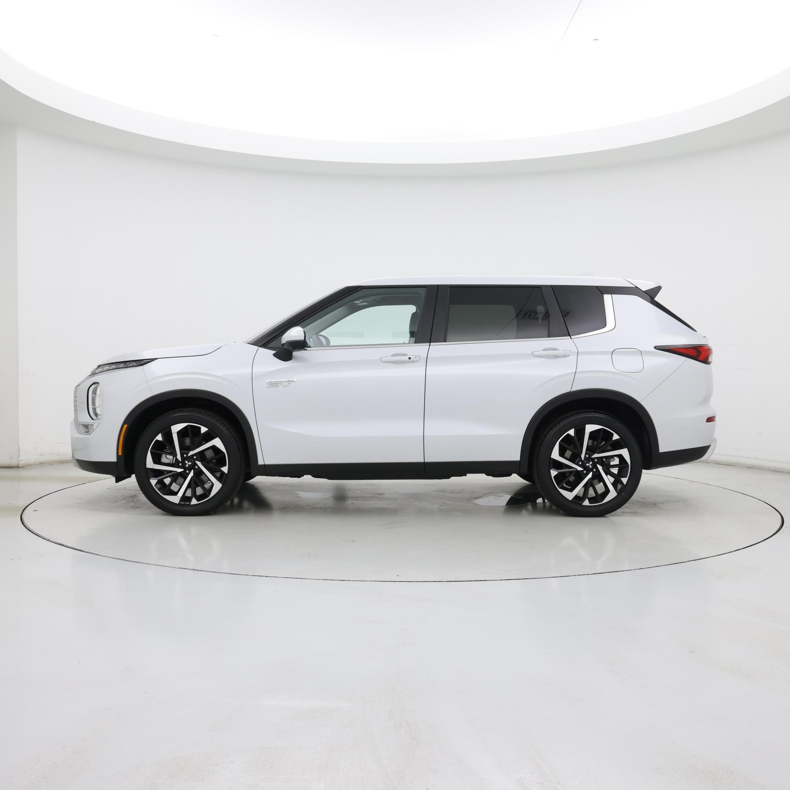 Thumbnail: 2025 Mitsubishi Outlander - 3
