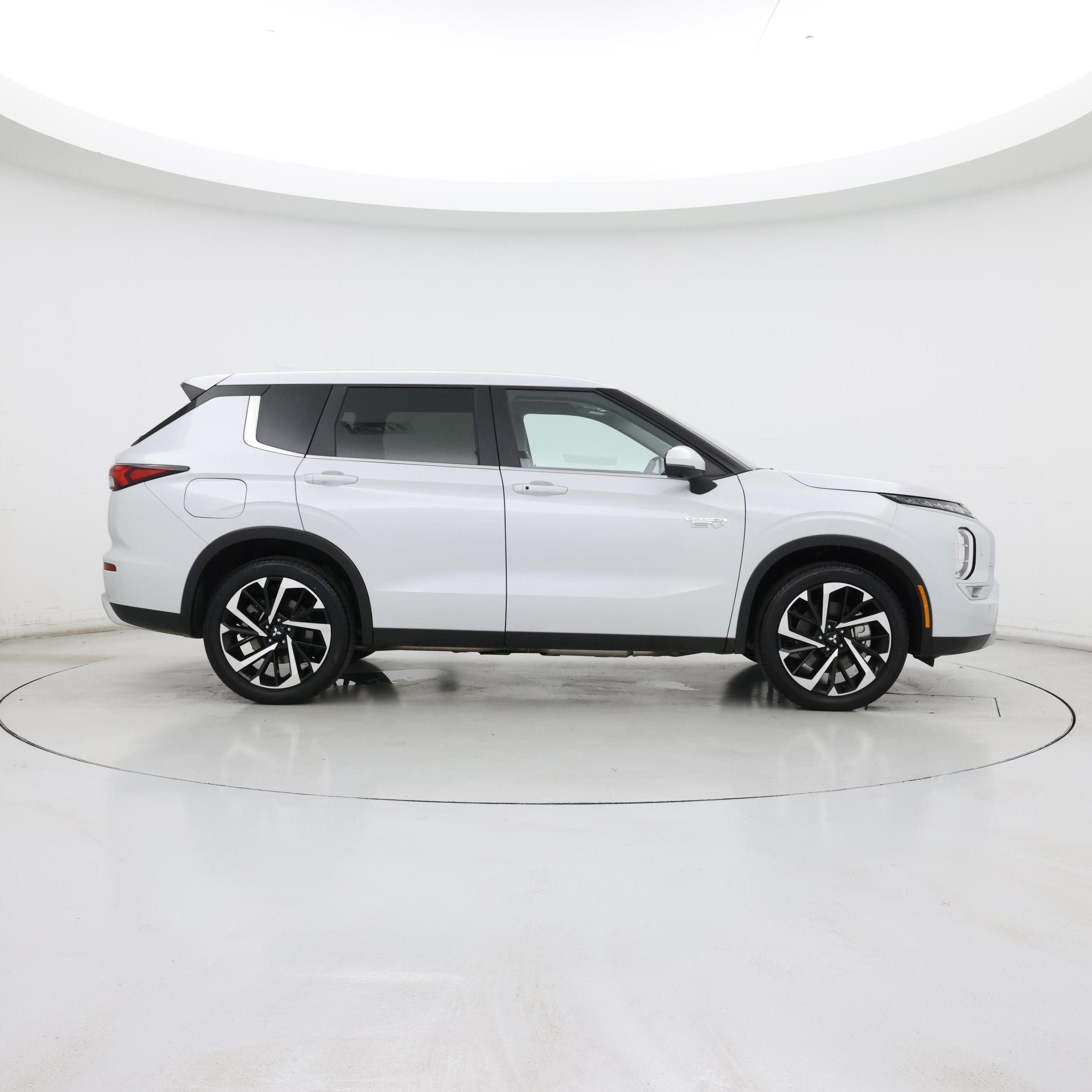 Thumbnail: 2025 Mitsubishi Outlander - 7