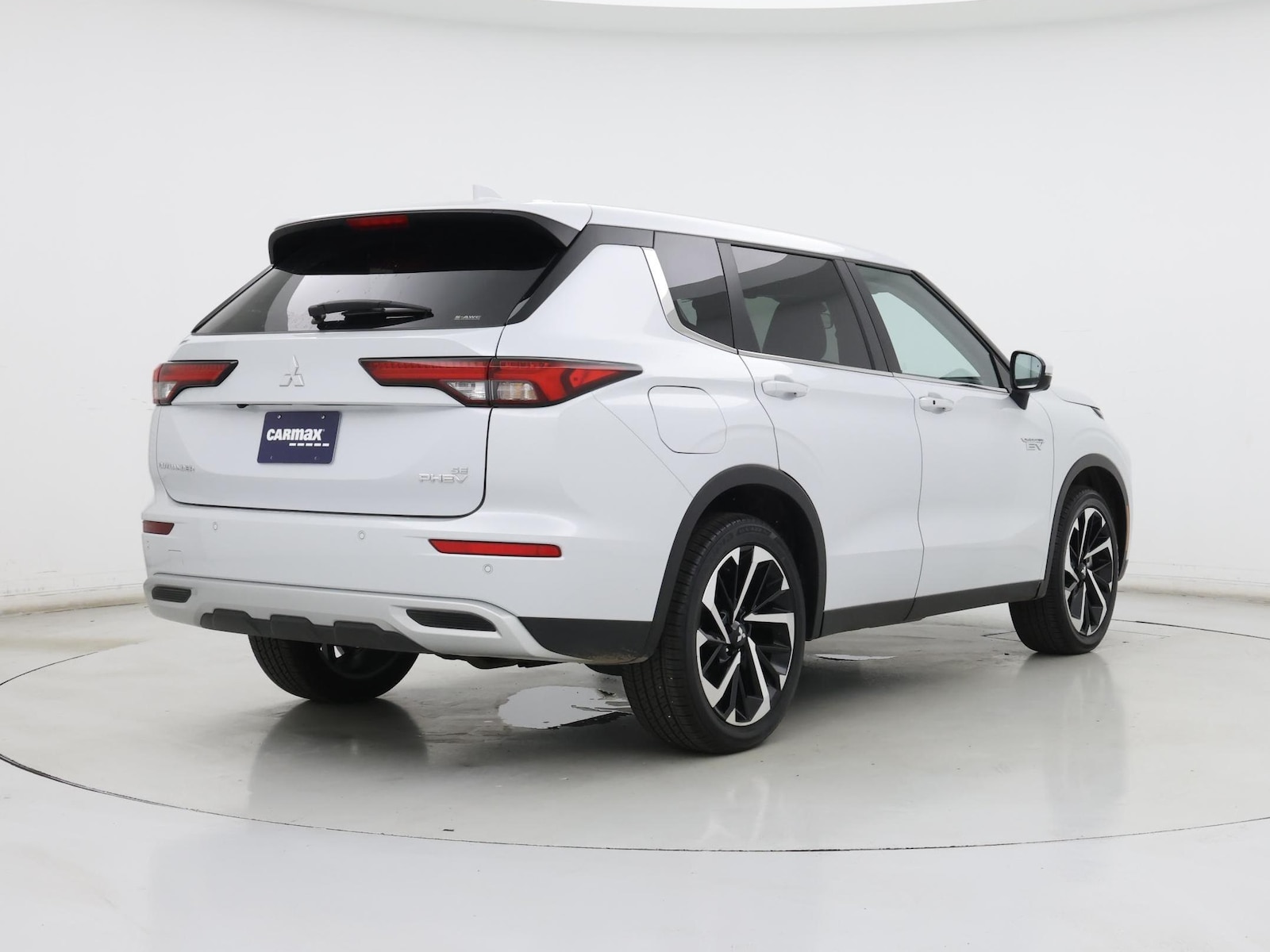 2025 Mitsubishi Outlander Plug-in Hybrid SE - Photo 9