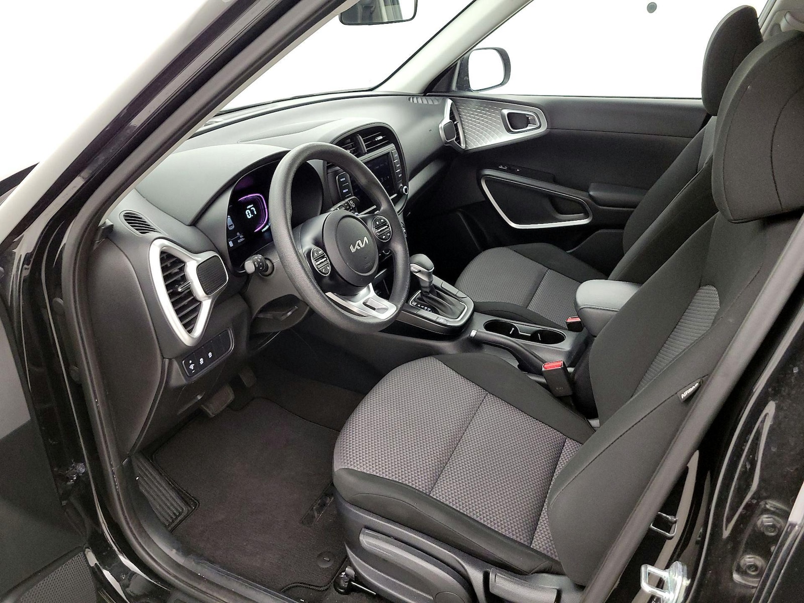 2024 Kia Soul LX - Photo 12
