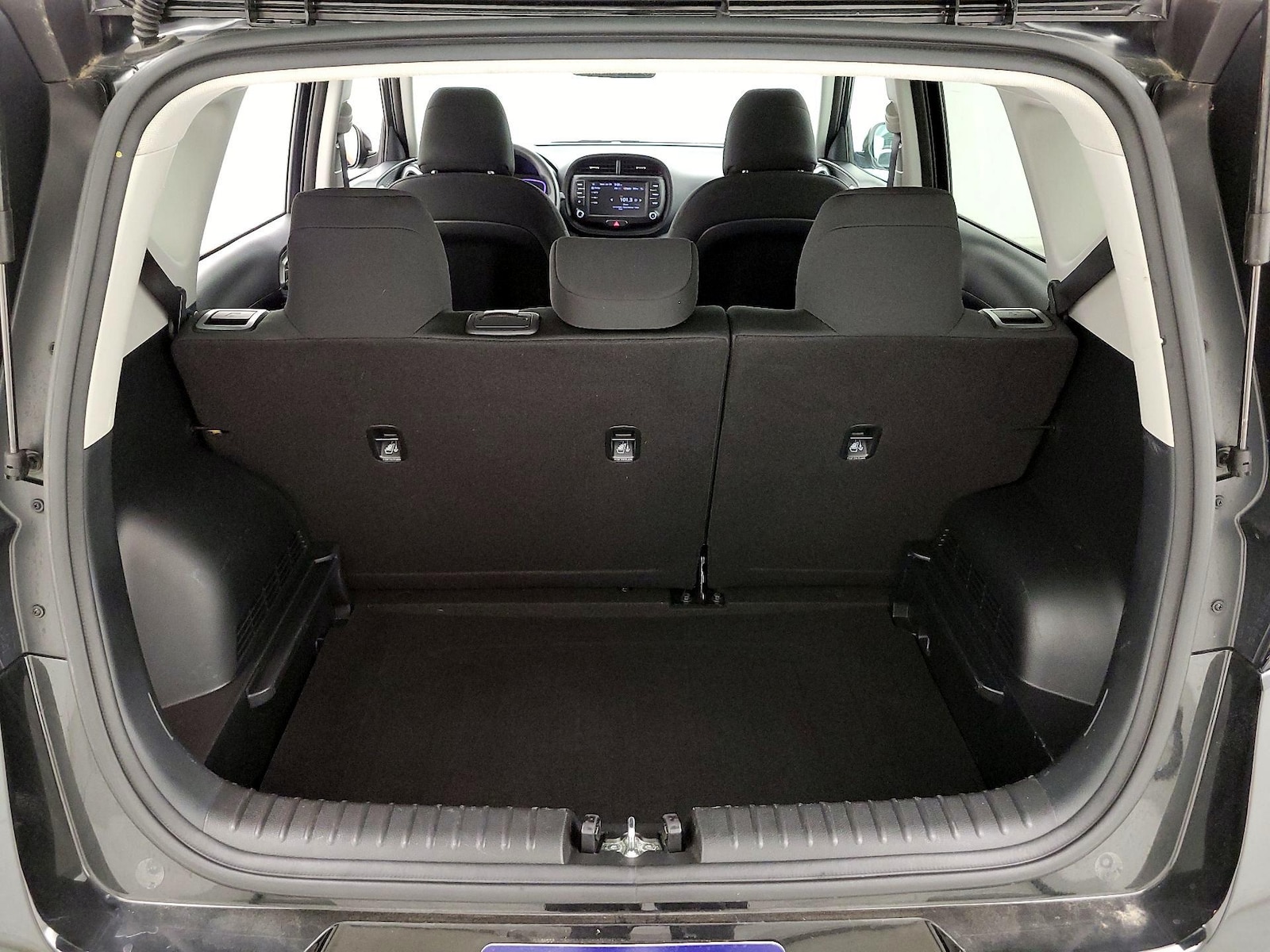 2024 Kia Soul LX - Photo 21