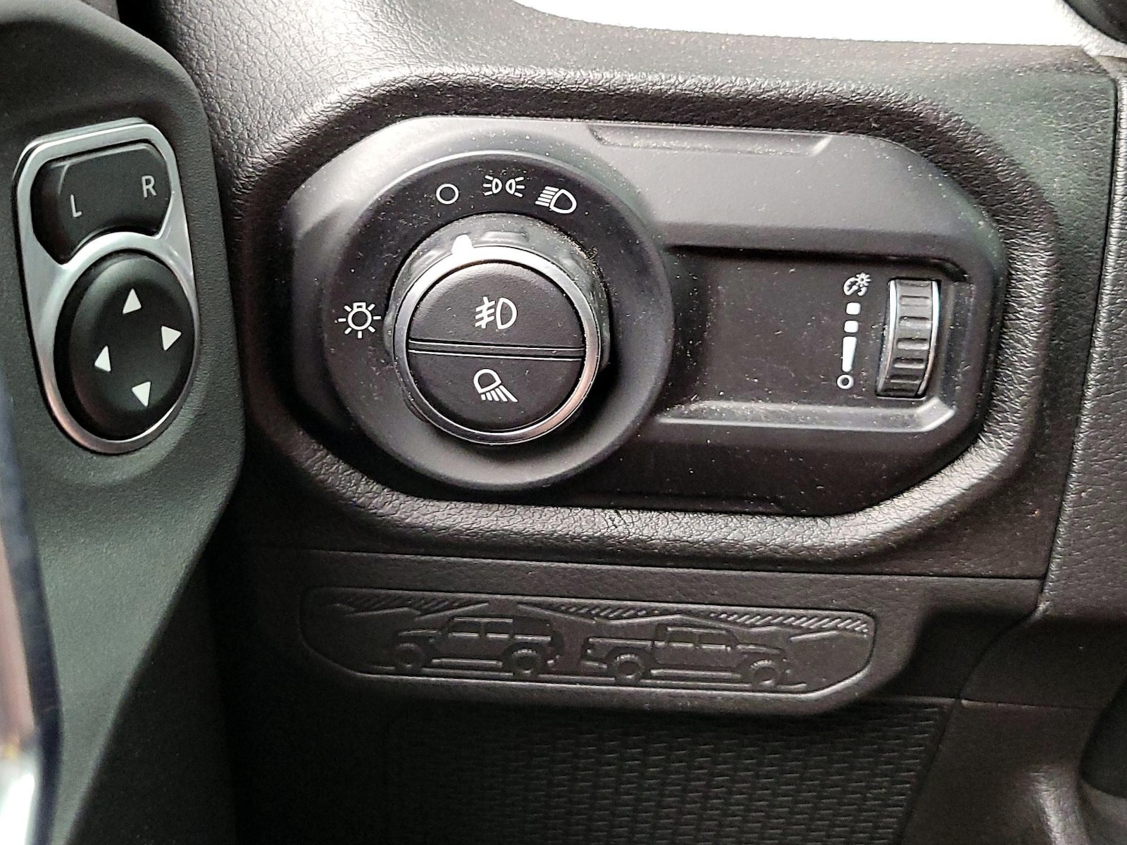 2025 Jeep Gladiator Nighthawk - Photo 14