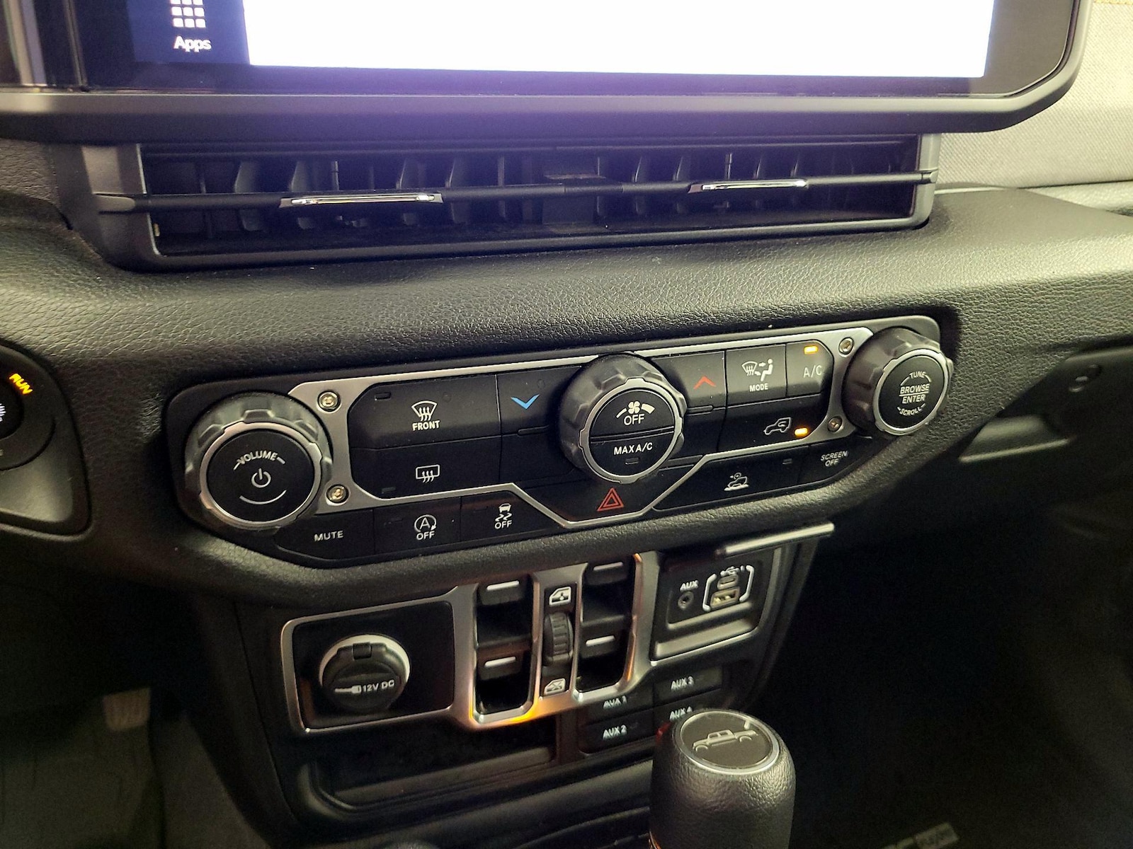 2025 Jeep Gladiator Nighthawk - Photo 17