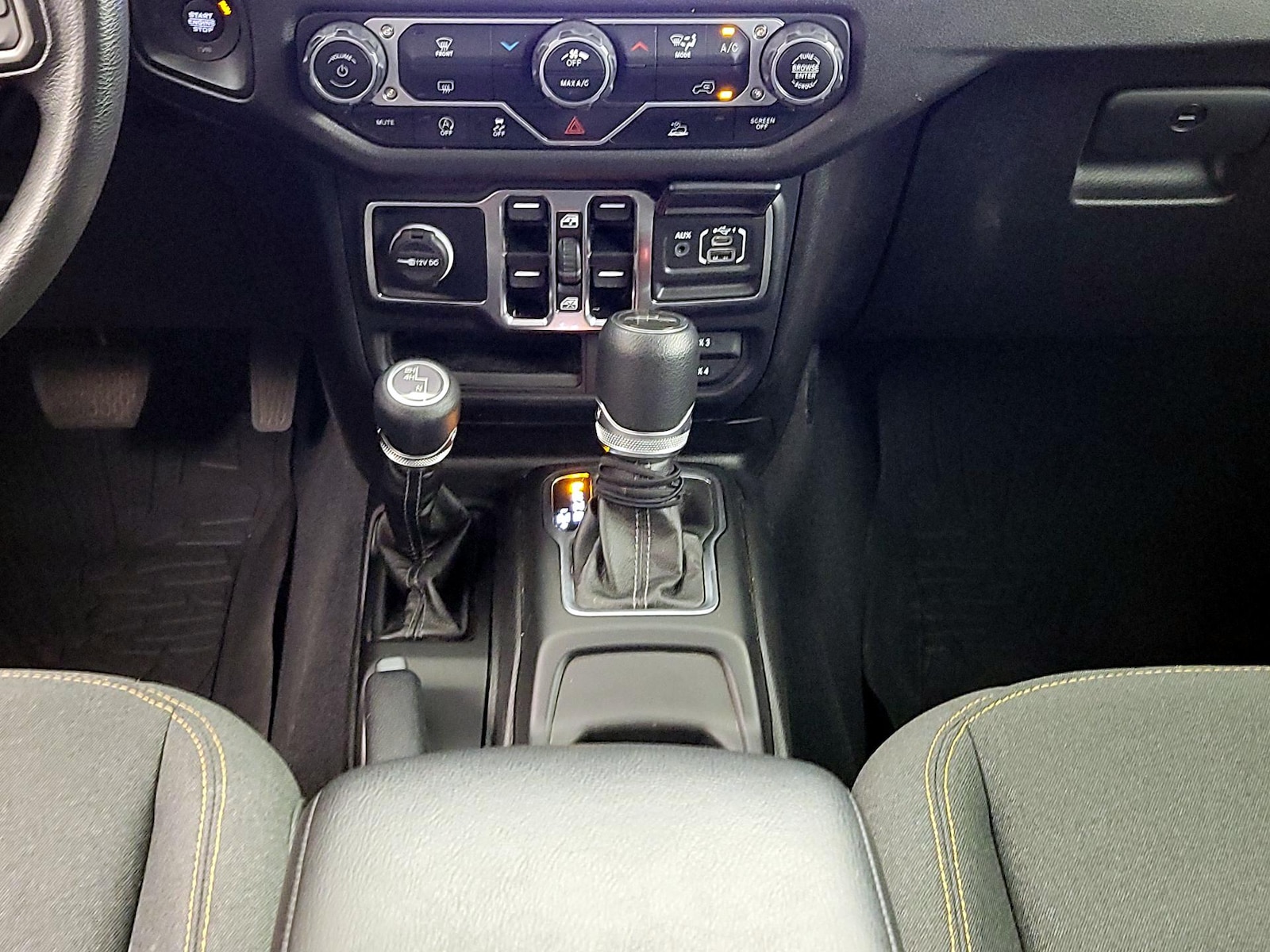 2025 Jeep Gladiator Nighthawk - Photo 18