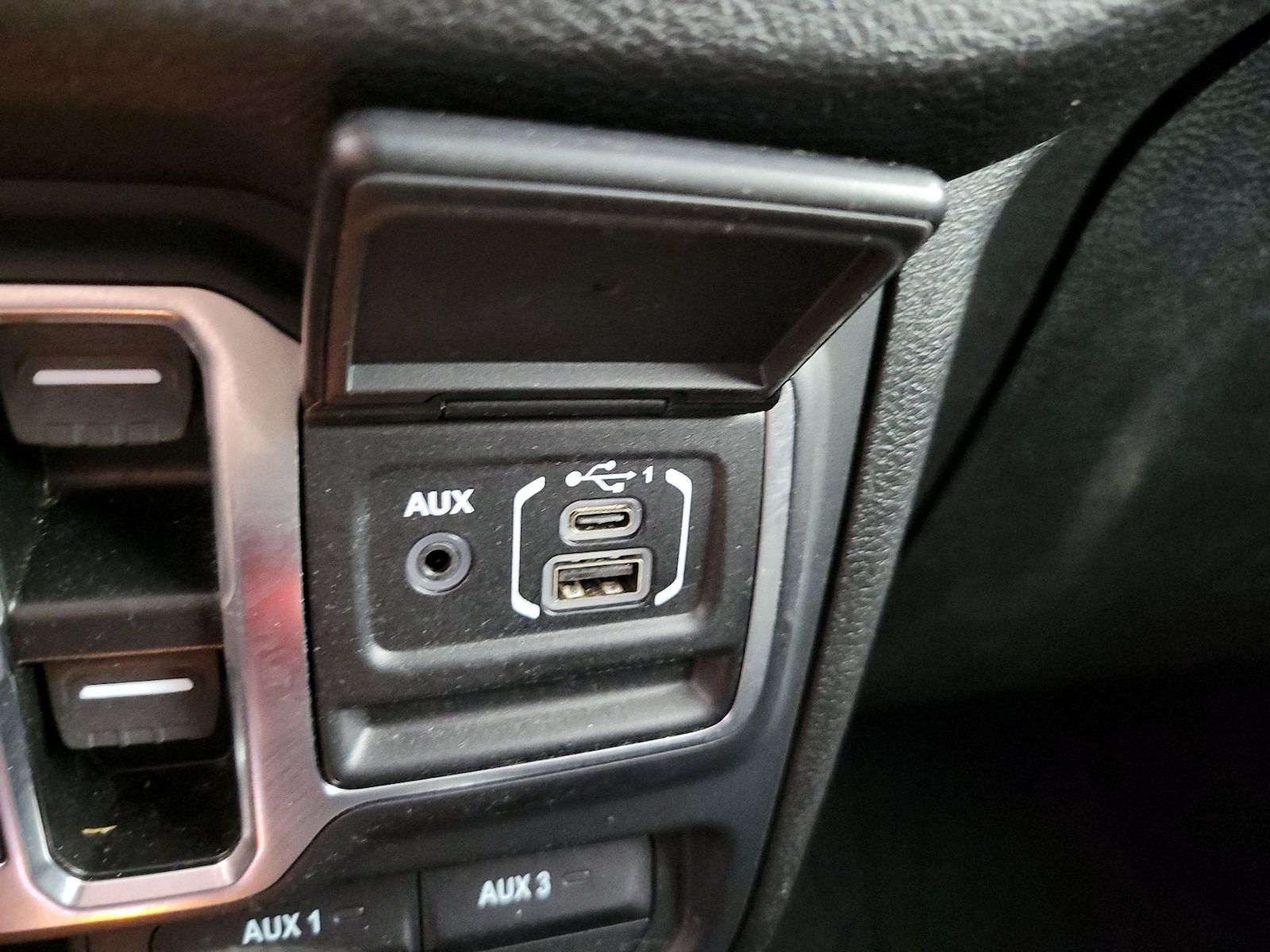 2025 Jeep Gladiator Nighthawk - Photo 19