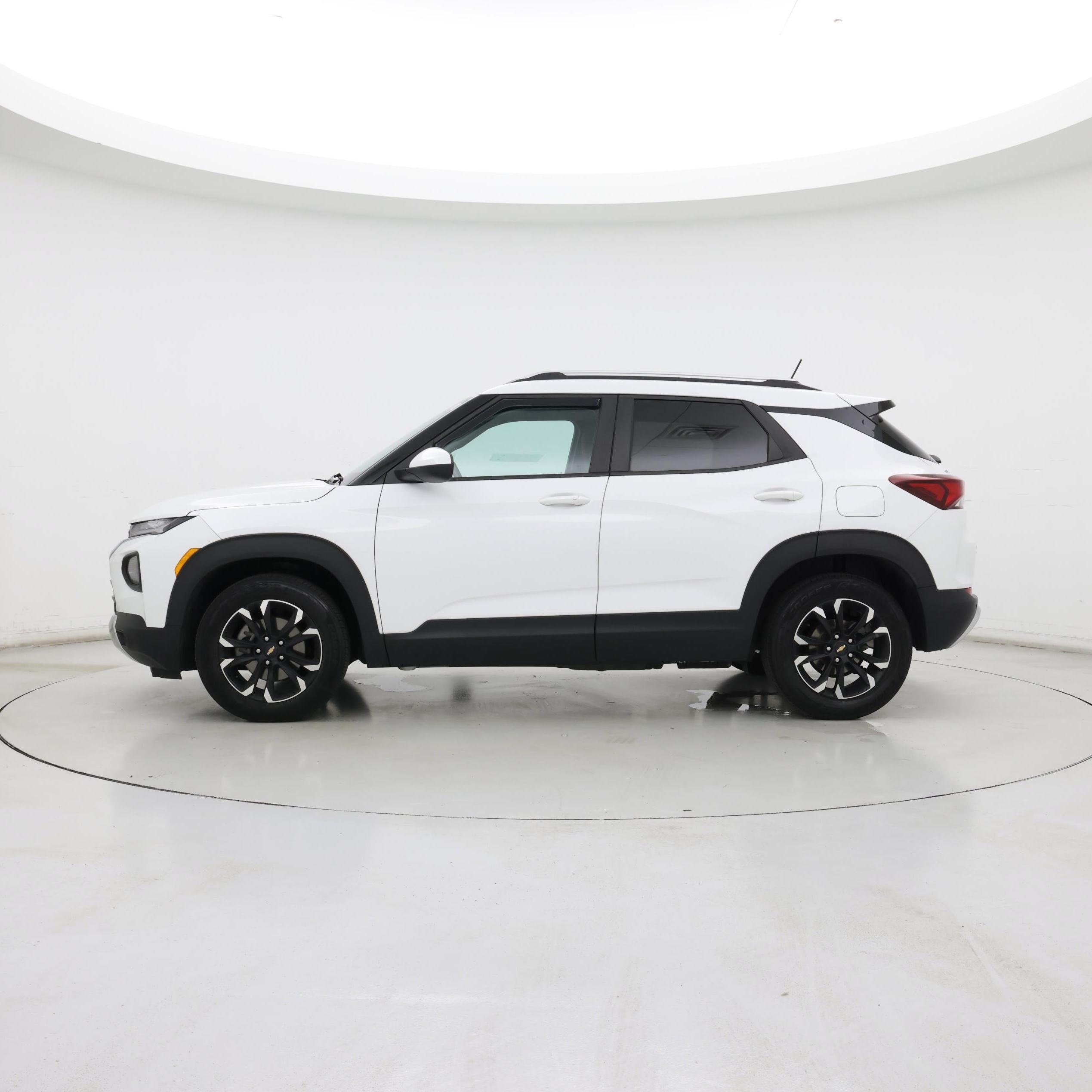 Thumbnail: 2021 Chevrolet TrailBlazer - 3
