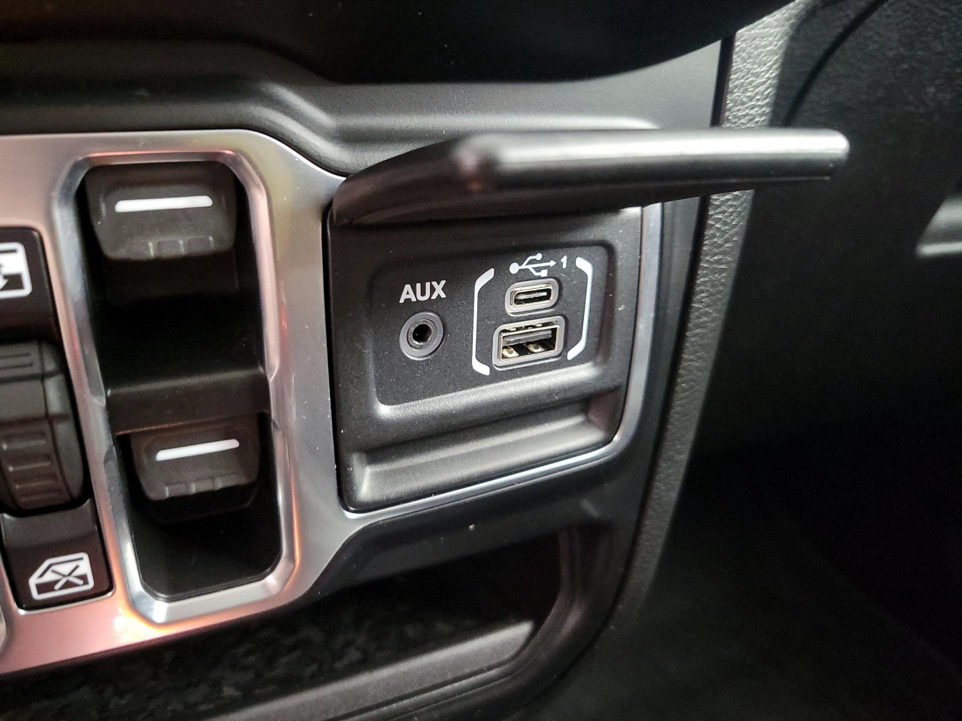 Thumbnail: 2023 Jeep Gladiator - 19