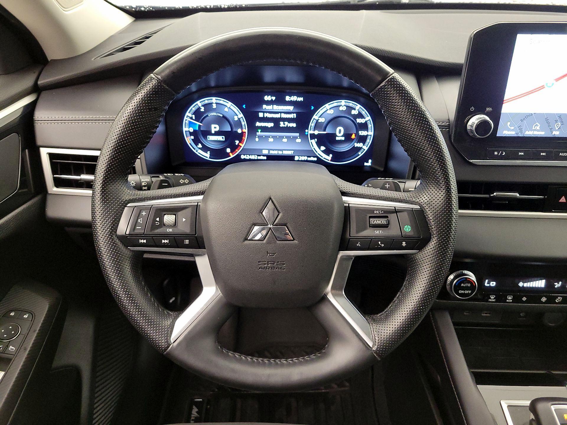 Thumbnail: 2024 Mitsubishi Outlander - 10