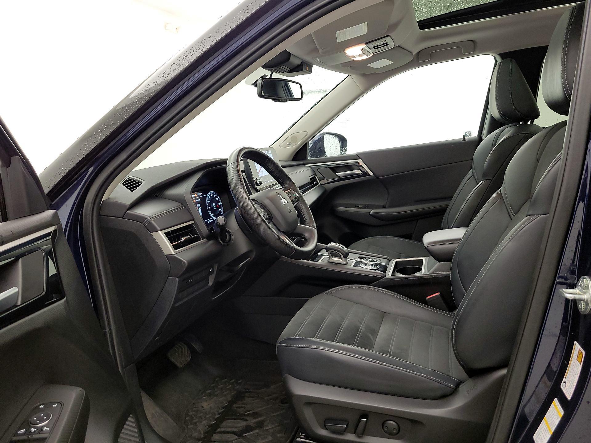 Thumbnail: 2024 Mitsubishi Outlander - 11