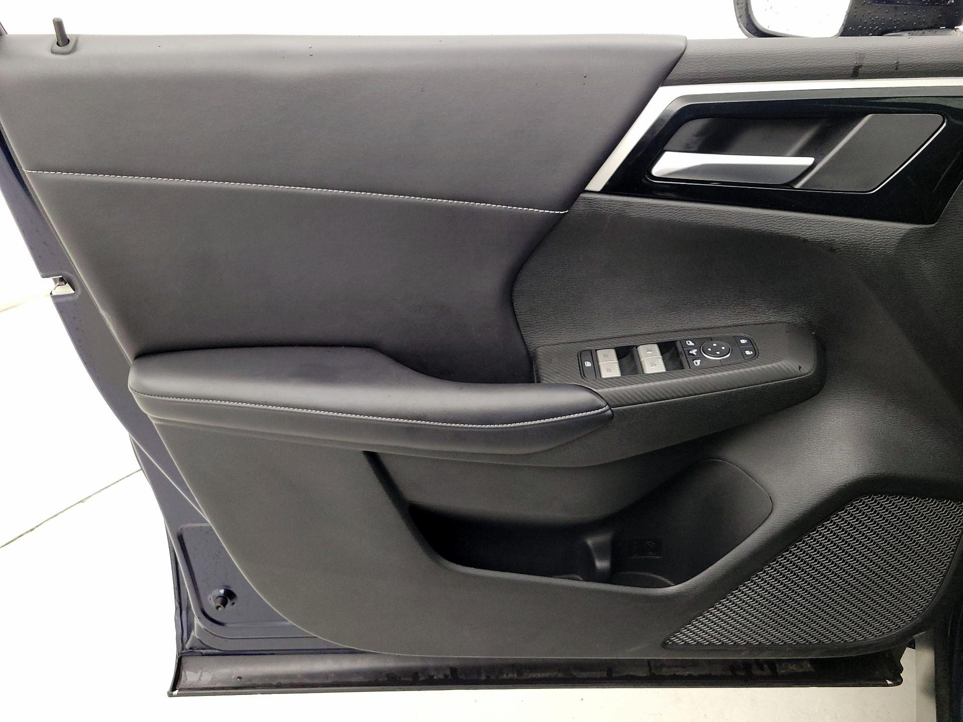Thumbnail: 2024 Mitsubishi Outlander - 12