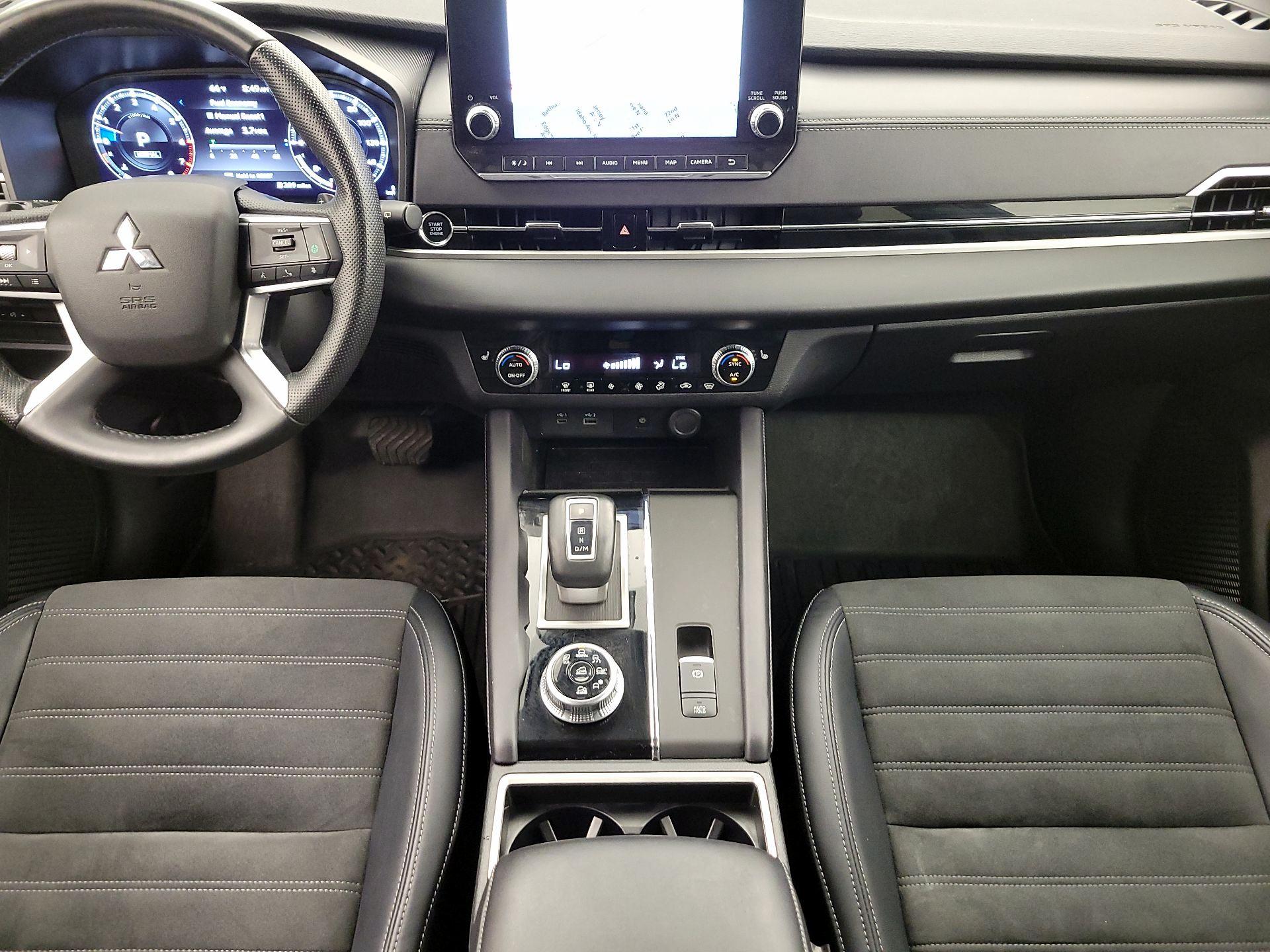Thumbnail: 2024 Mitsubishi Outlander - 18