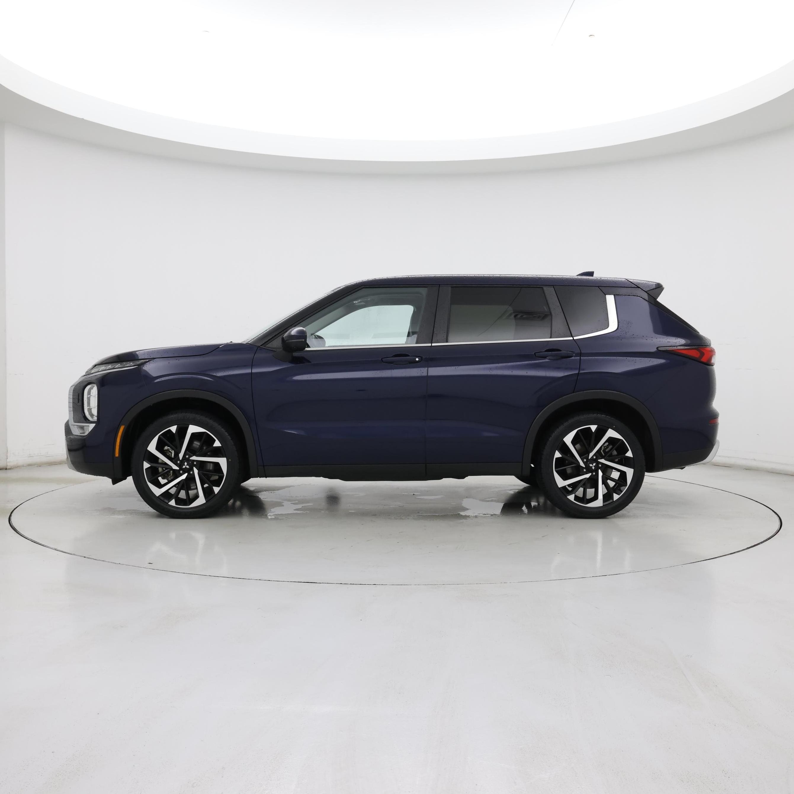 Thumbnail: 2024 Mitsubishi Outlander - 3