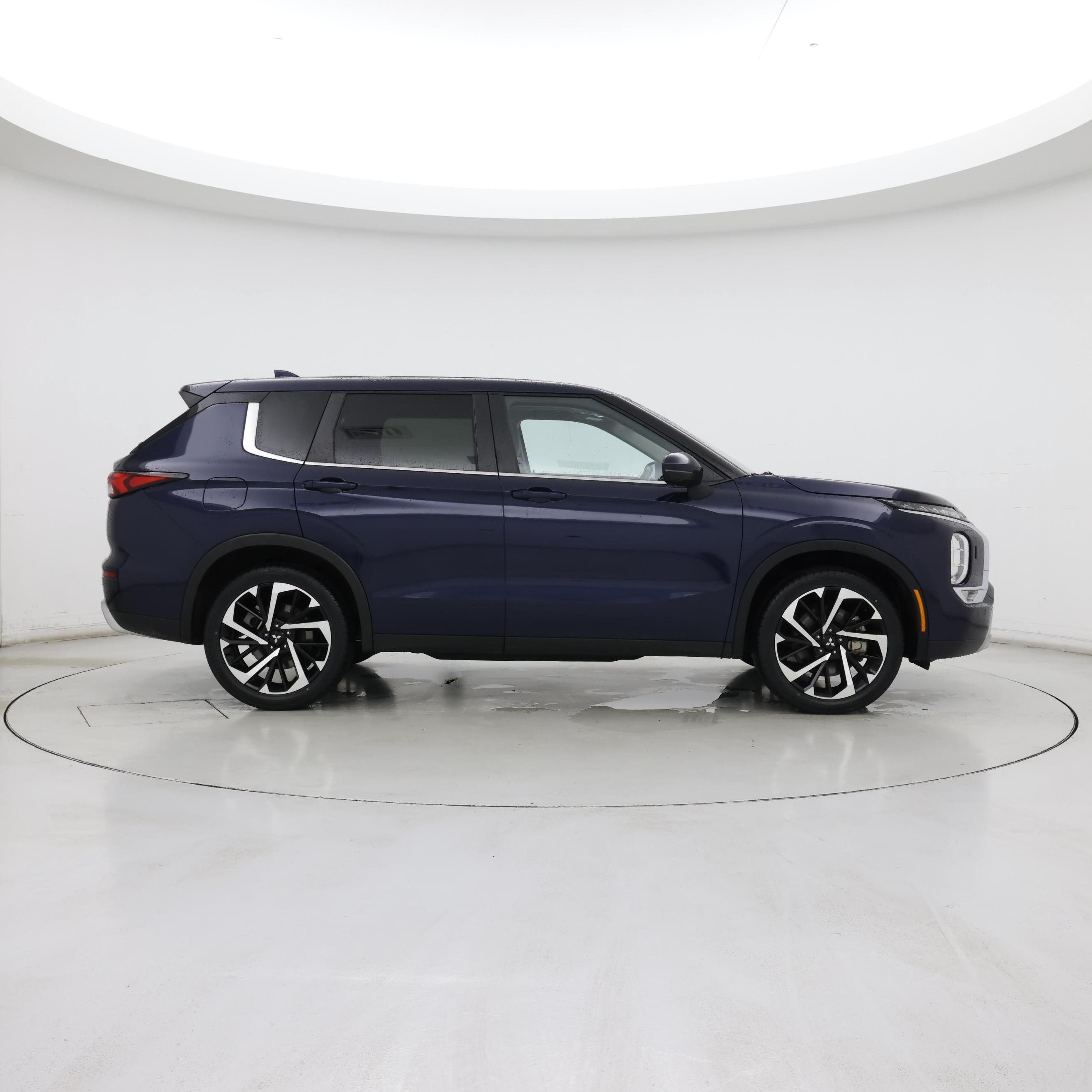 Thumbnail: 2024 Mitsubishi Outlander - 7