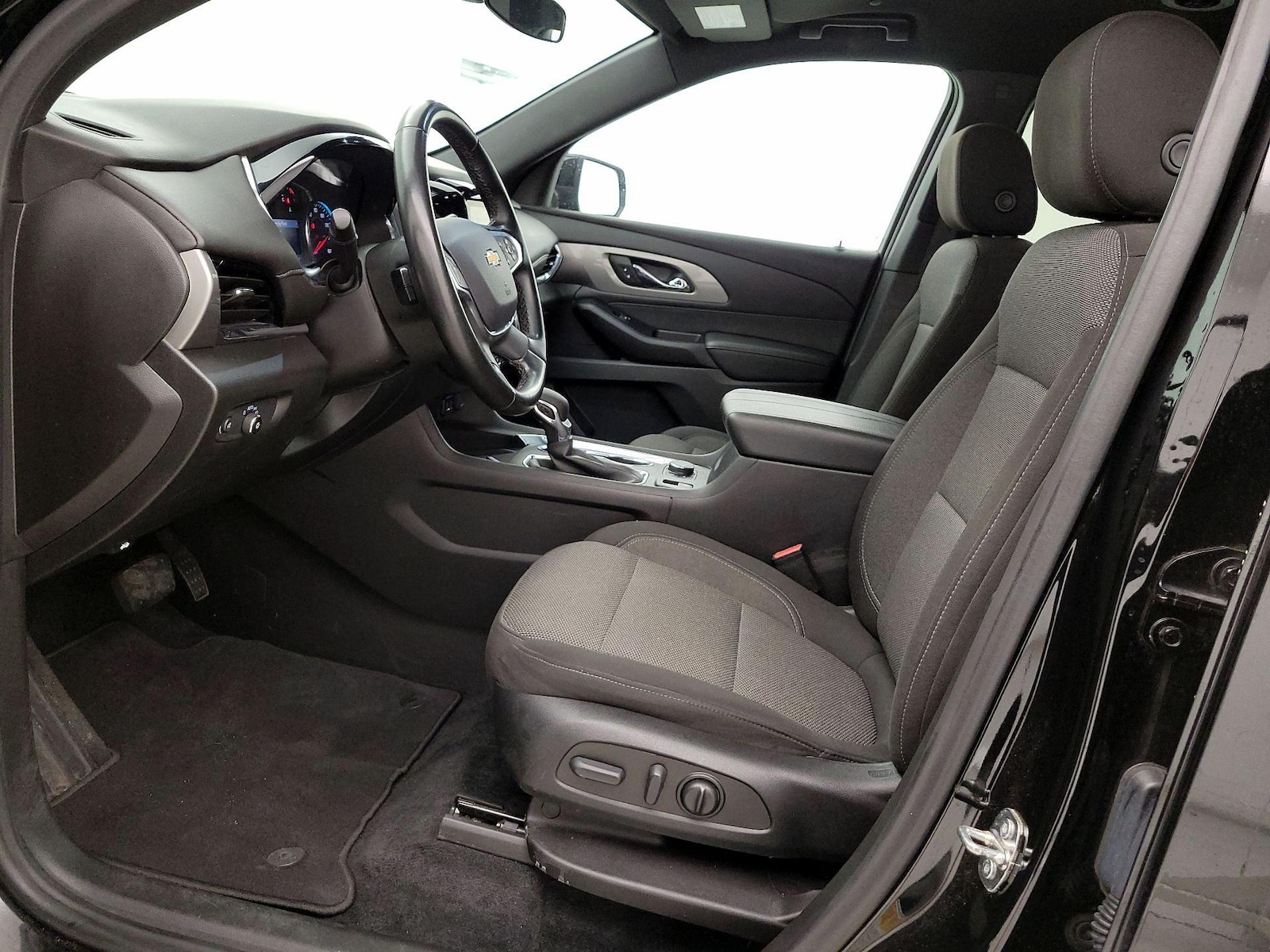 2023 Chevrolet Traverse 1LT - Photo 12