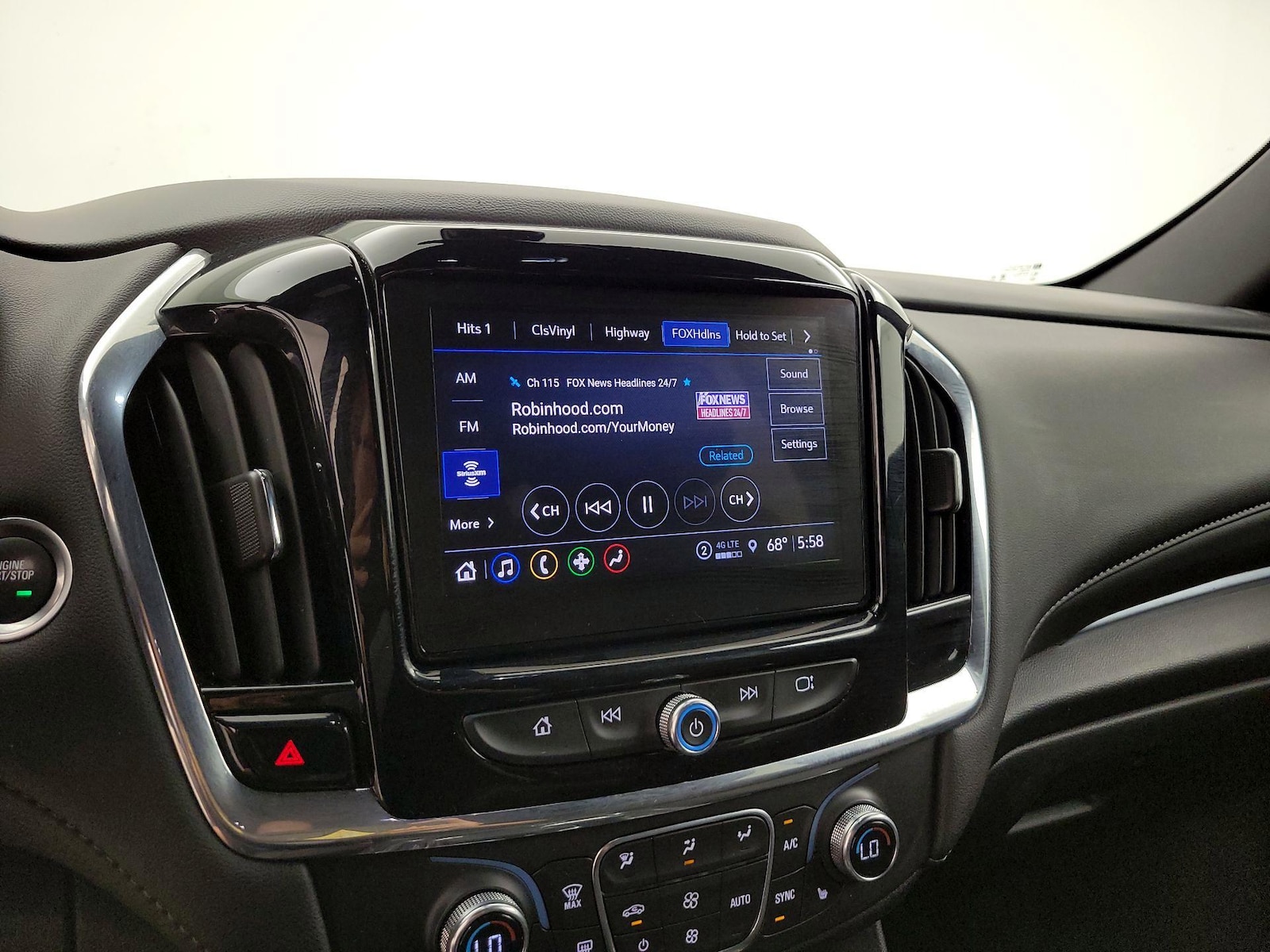 2023 Chevrolet Traverse 1LT - Photo 17