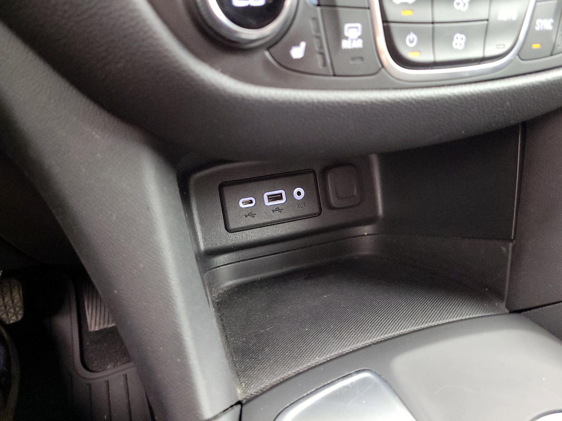 Thumbnail: 2020 Chevrolet Equinox - 19