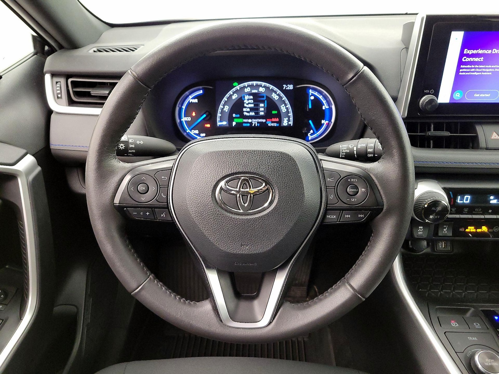 2024 Toyota RAV4 SE - Photo 11