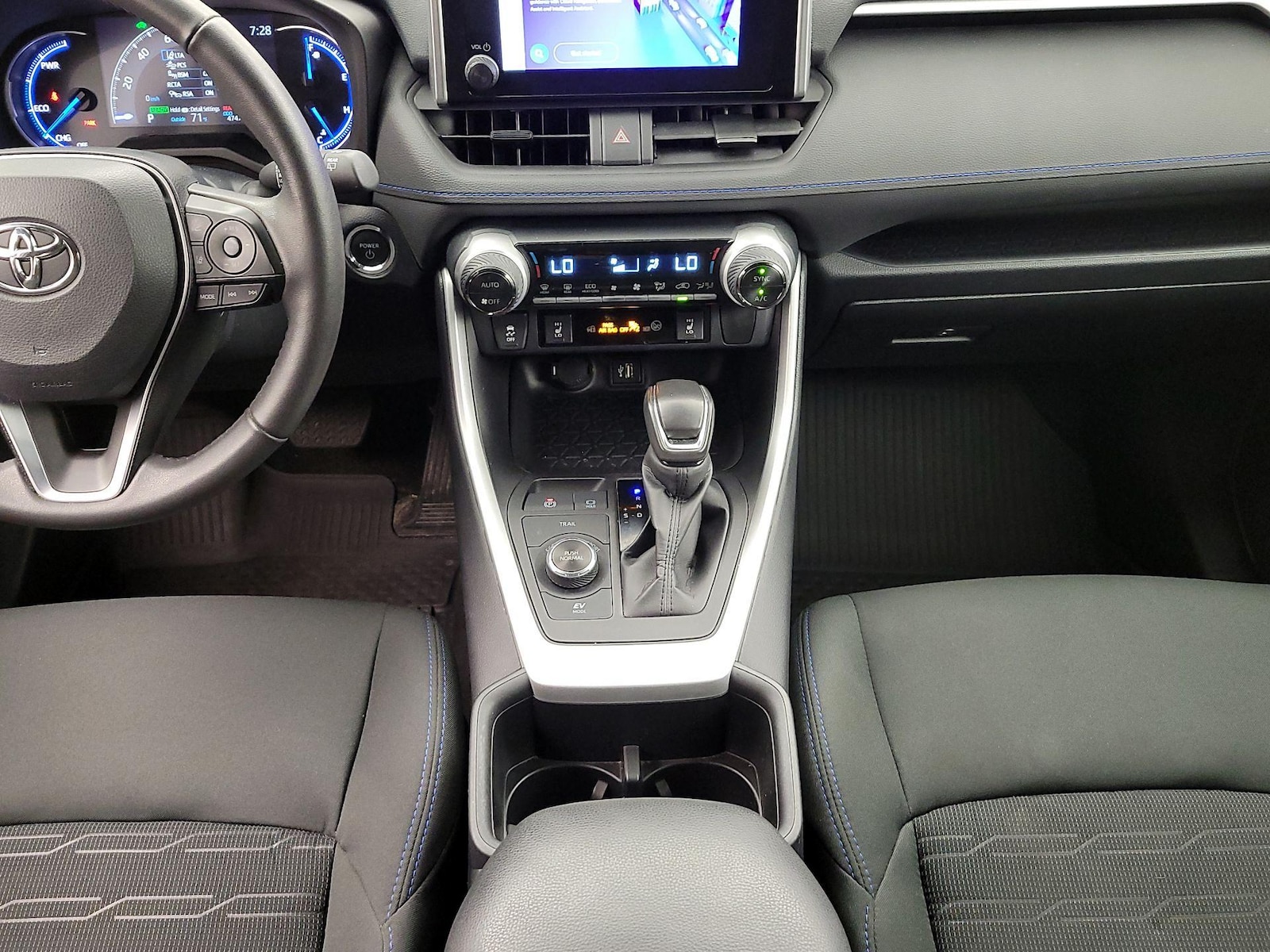 2024 Toyota RAV4 SE - Photo 19