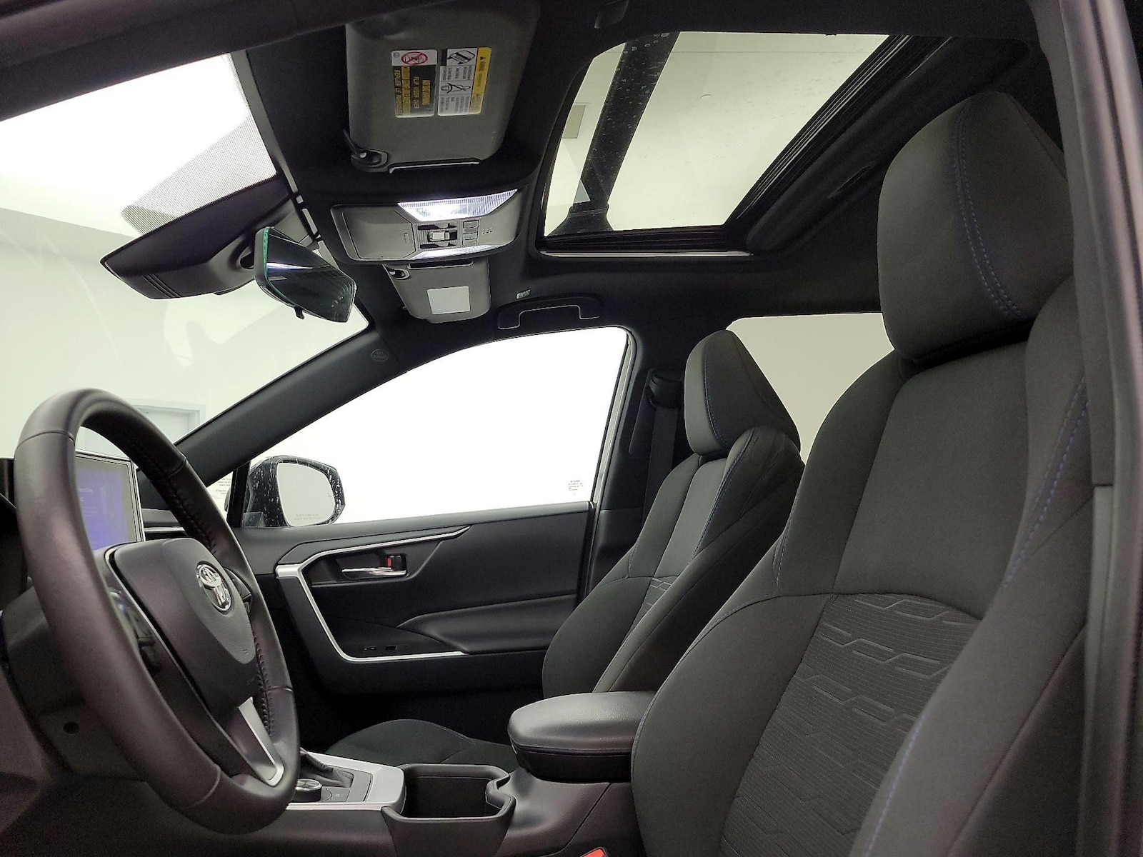 2024 Toyota RAV4 SE - Photo 21