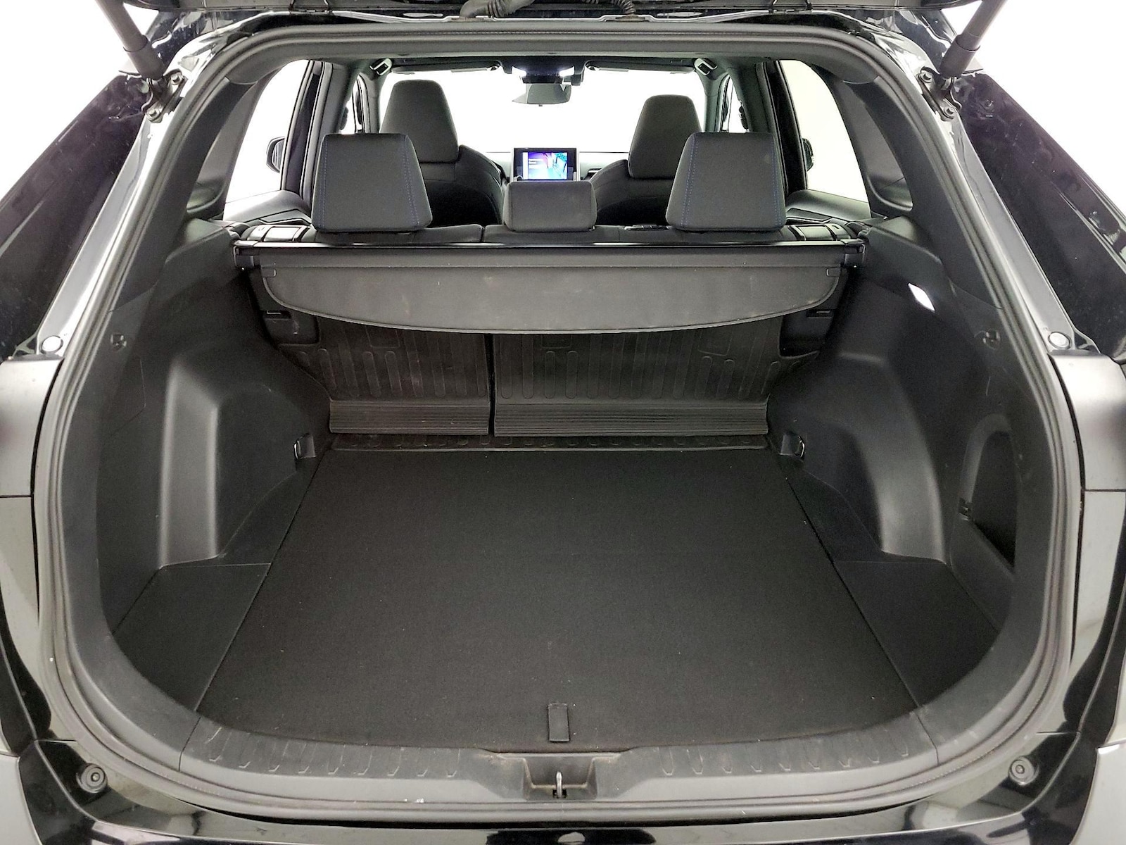 2024 Toyota RAV4 SE - Photo 23