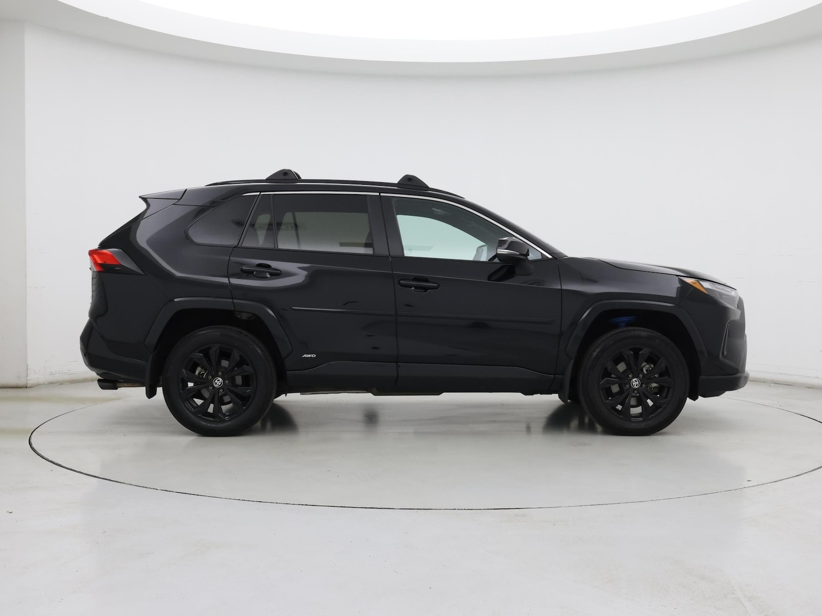 2024 Toyota RAV4 SE - Photo 8