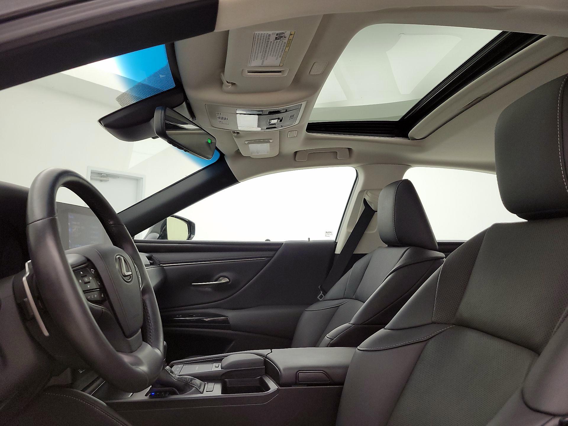 Thumbnail: 2022 Lexus ES - 19