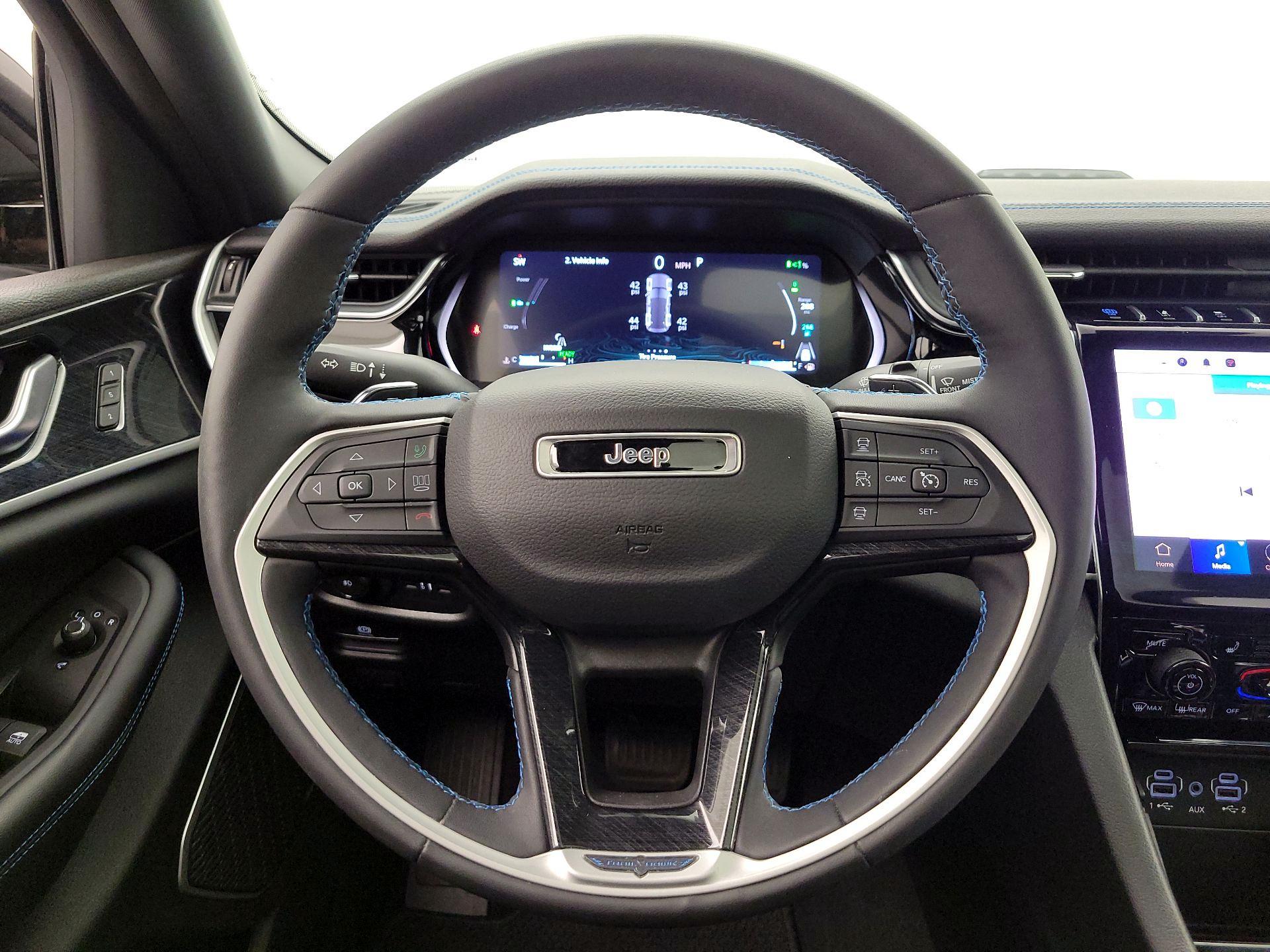Thumbnail: 2023 Jeep Grand Cherokee - 10