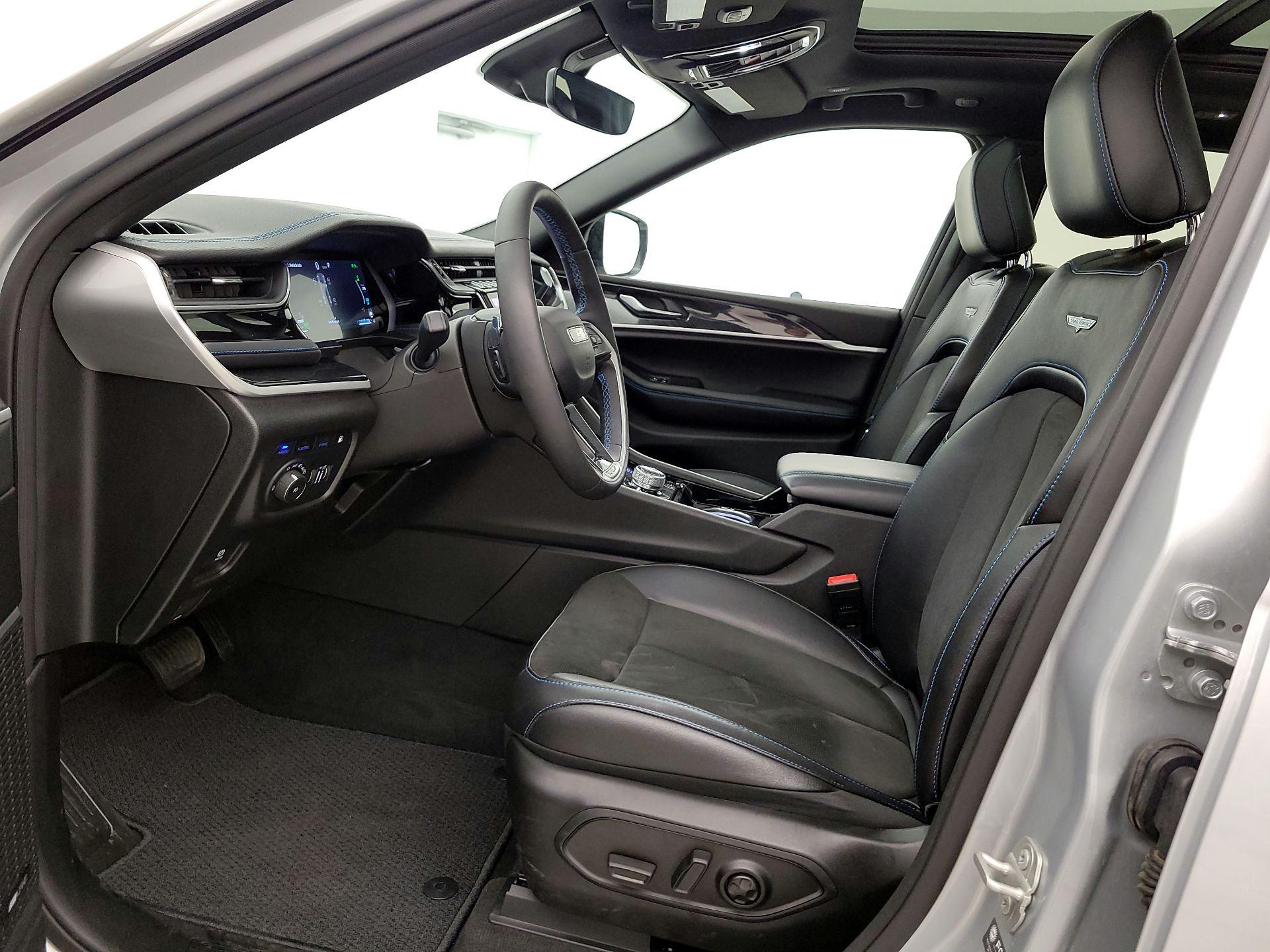 Thumbnail: 2023 Jeep Grand Cherokee - 11
