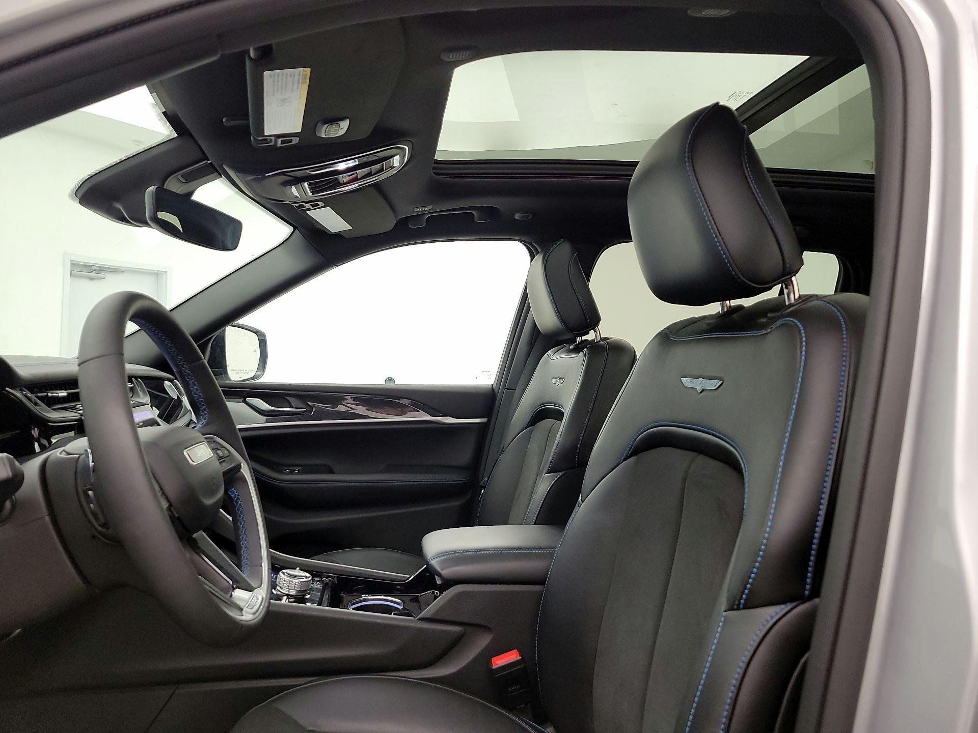 Thumbnail: 2023 Jeep Grand Cherokee - 20