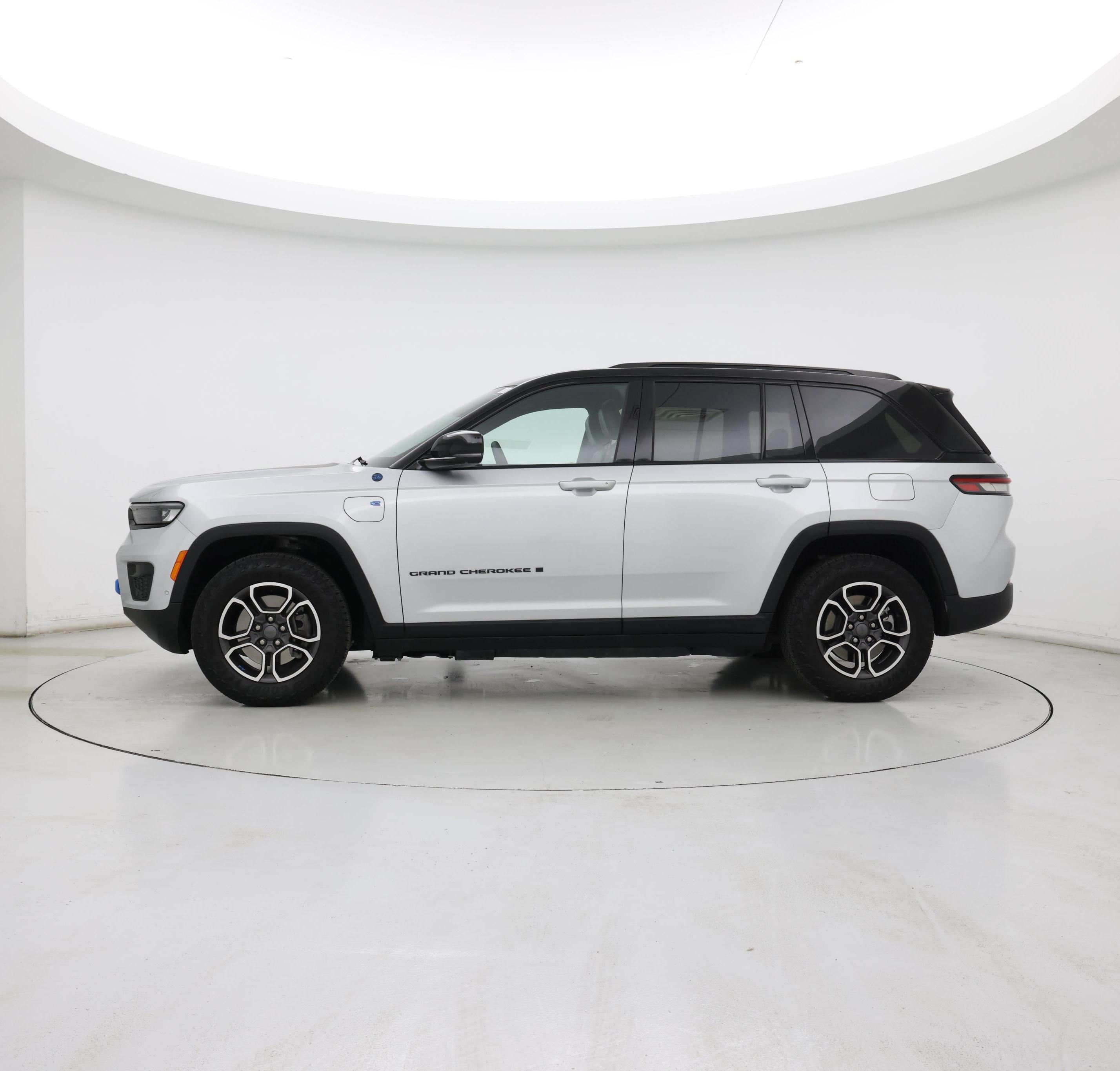 Thumbnail: 2023 Jeep Grand Cherokee - 3