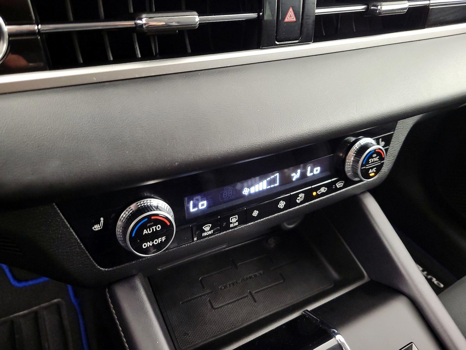 2023 Mitsubishi Outlander Plug-In Hybrid SE - Photo 17