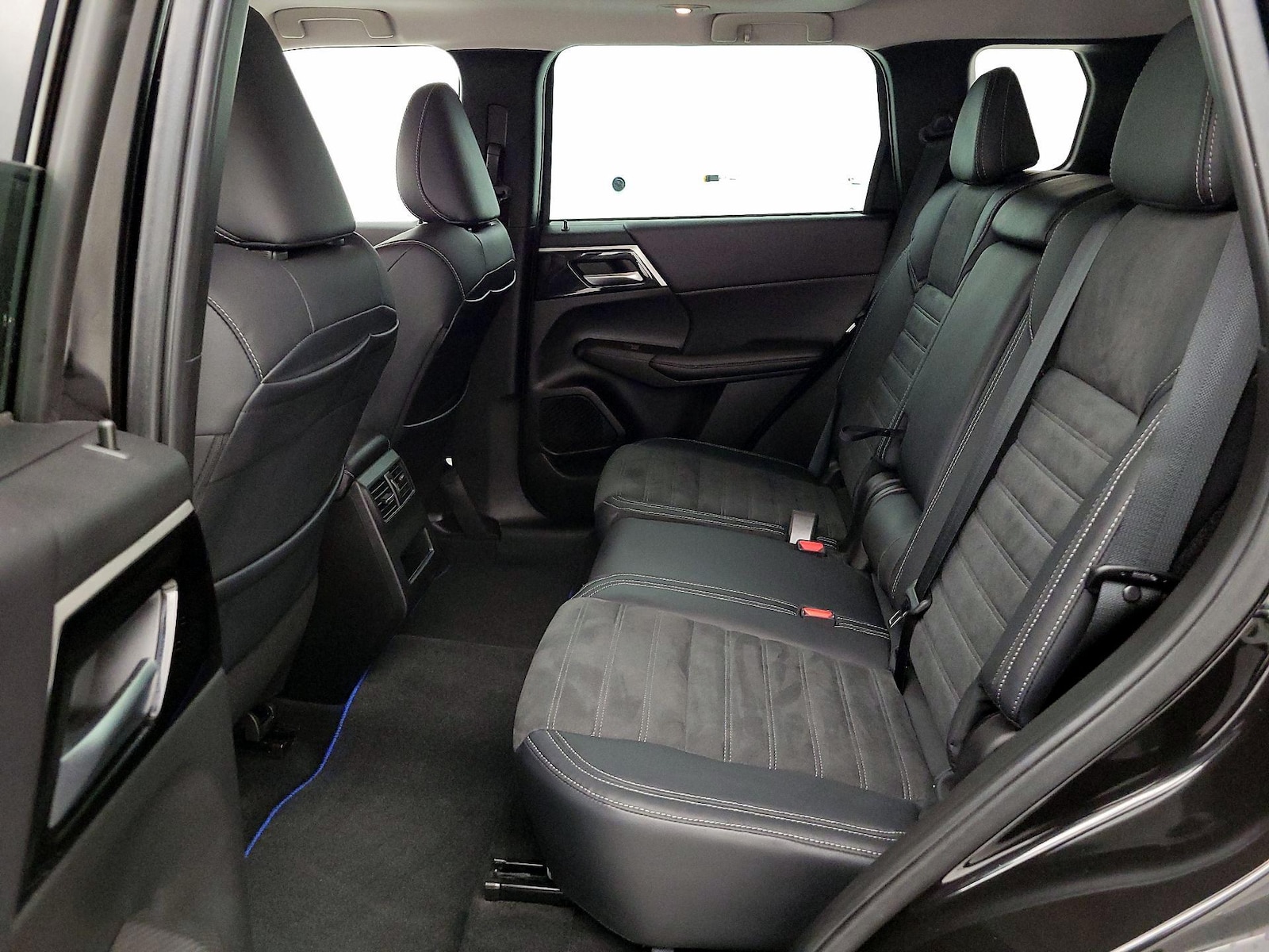 2023 Mitsubishi Outlander Plug-In Hybrid SE - Photo 21