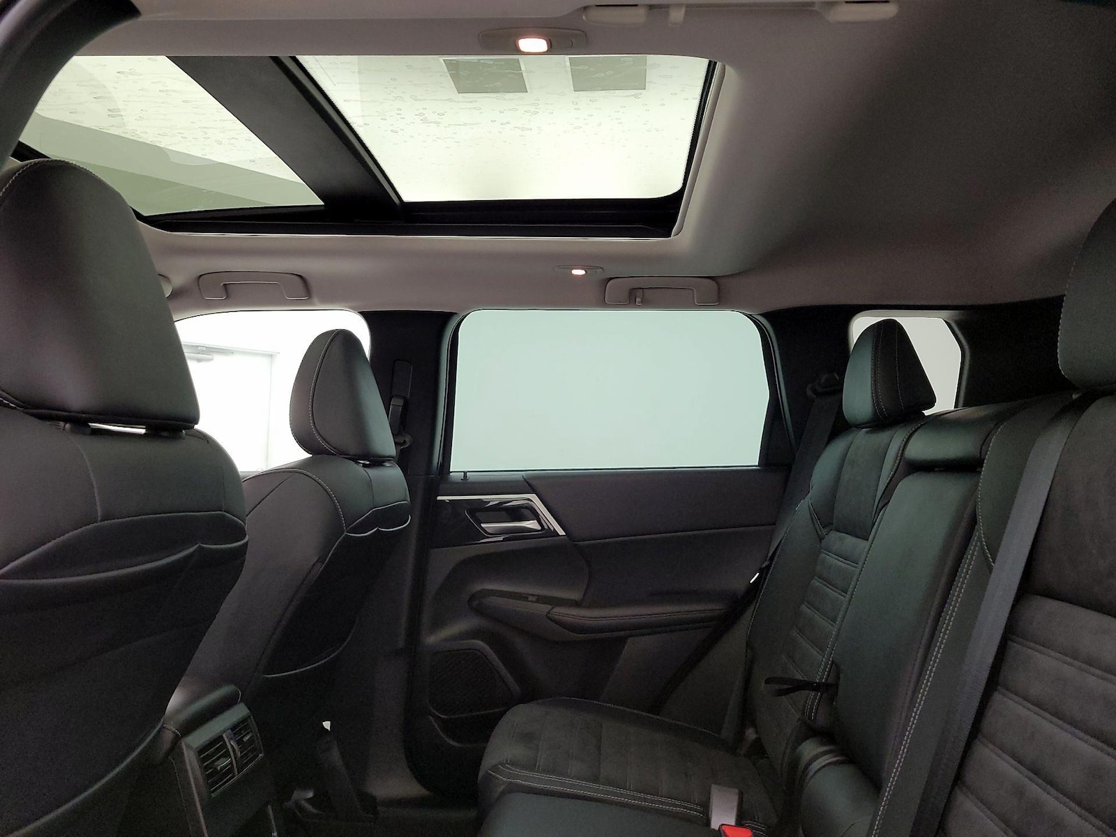 2023 Mitsubishi Outlander Plug-In Hybrid SE - Photo 25