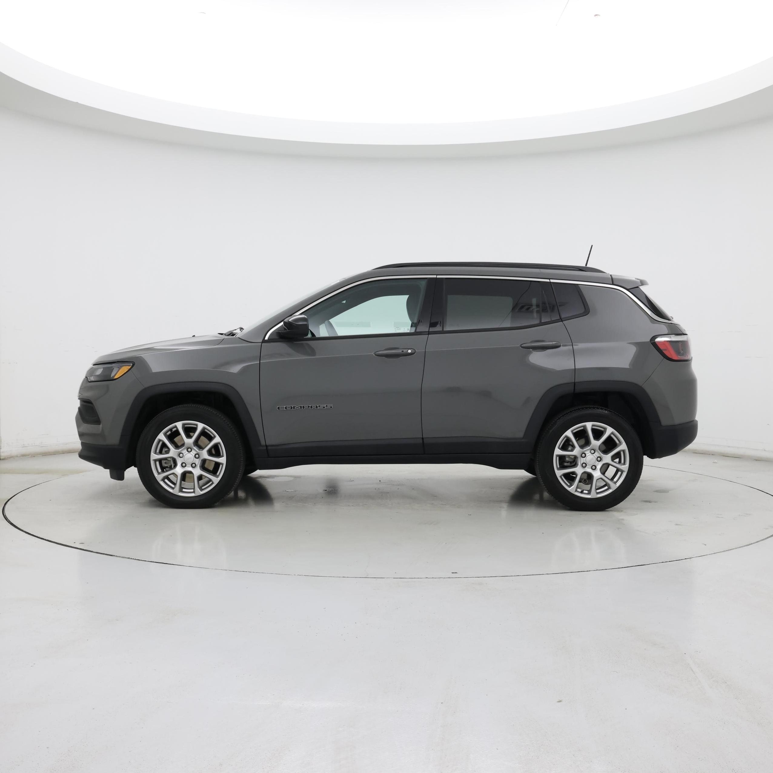 Thumbnail: 2023 Jeep Compass - 3