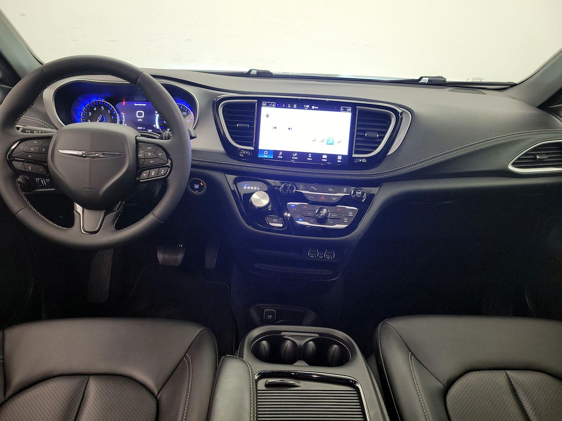 Thumbnail: 2024 Chrysler Pacifica - 9