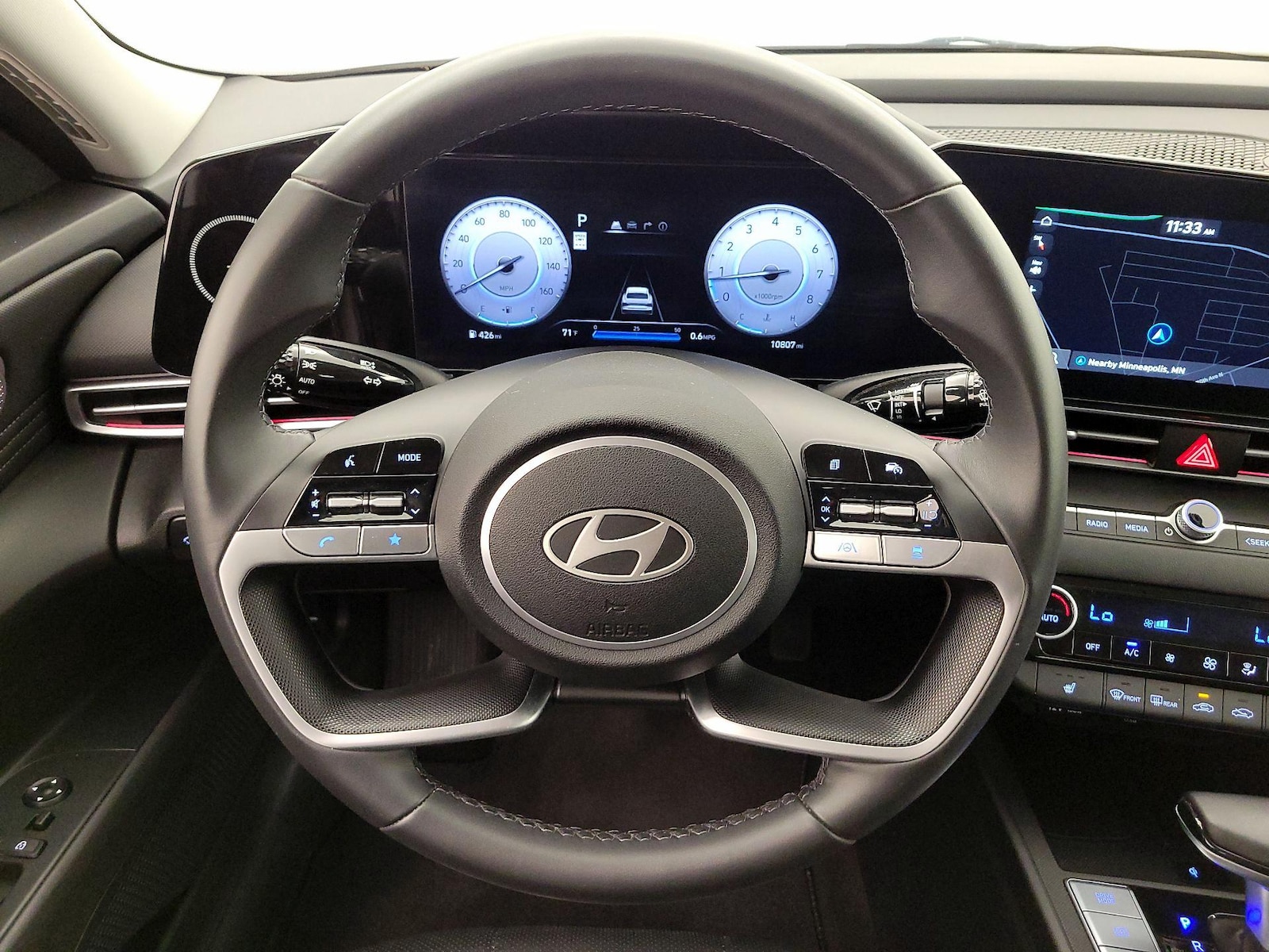 2025 Hyundai Elantra Limited - Photo 11