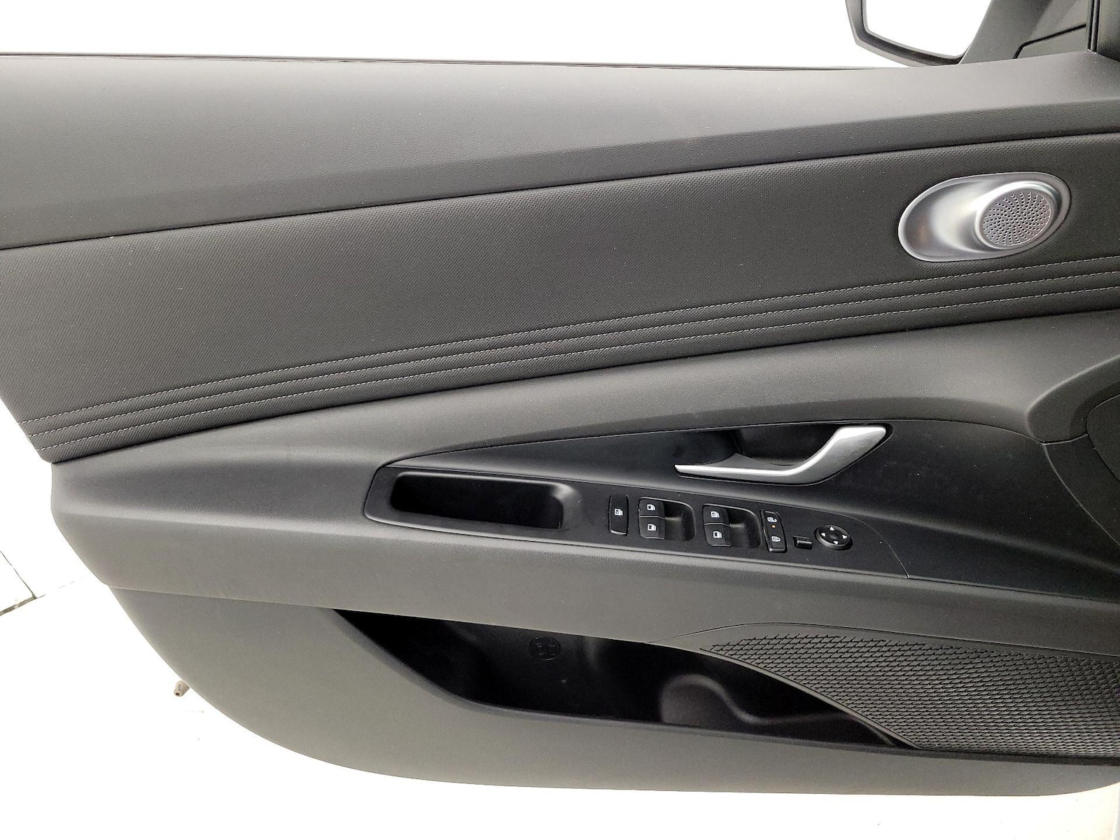 2025 Hyundai Elantra Limited - Photo 13
