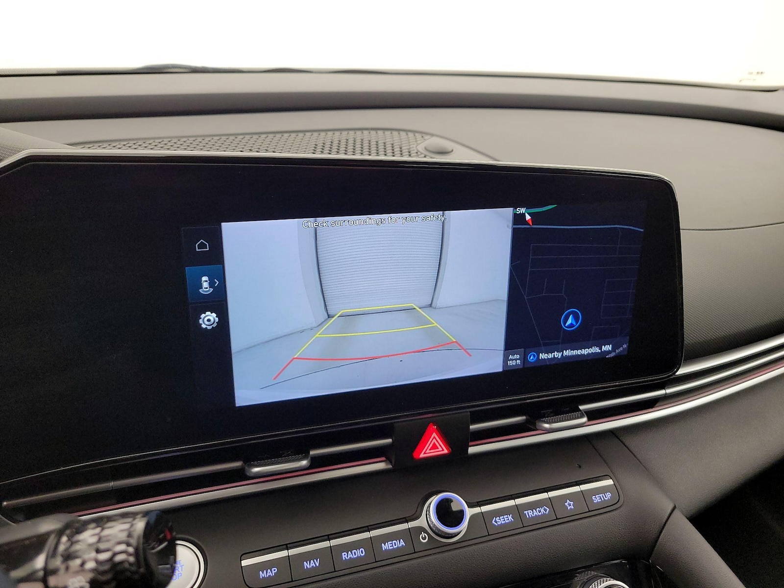 2025 Hyundai Elantra Limited - Photo 16